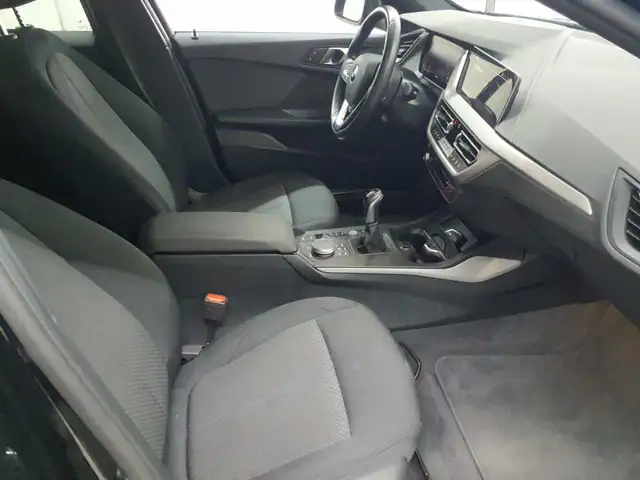 BMW 1 Series view 8