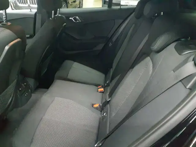 BMW 1 Series view 13