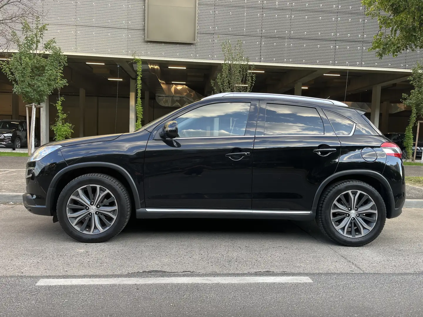 Peugeot 4008 1,6 HDi 115 FAP Allure - 2