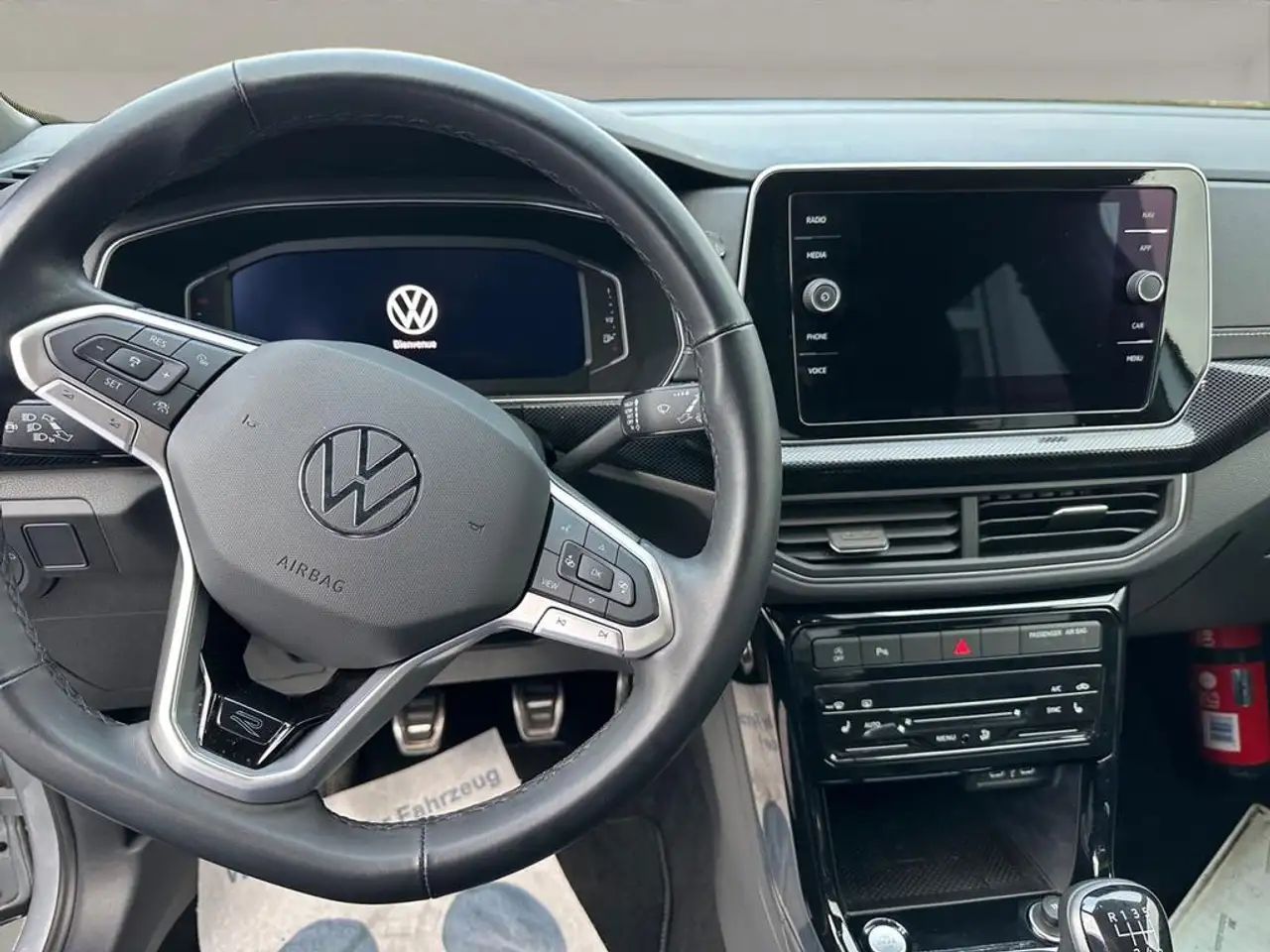 Volkswagen T-Cross T-Cross R-Line Business Premium 1.0 TSI 85 kW (116 ch) 6 vitesses manuel 16