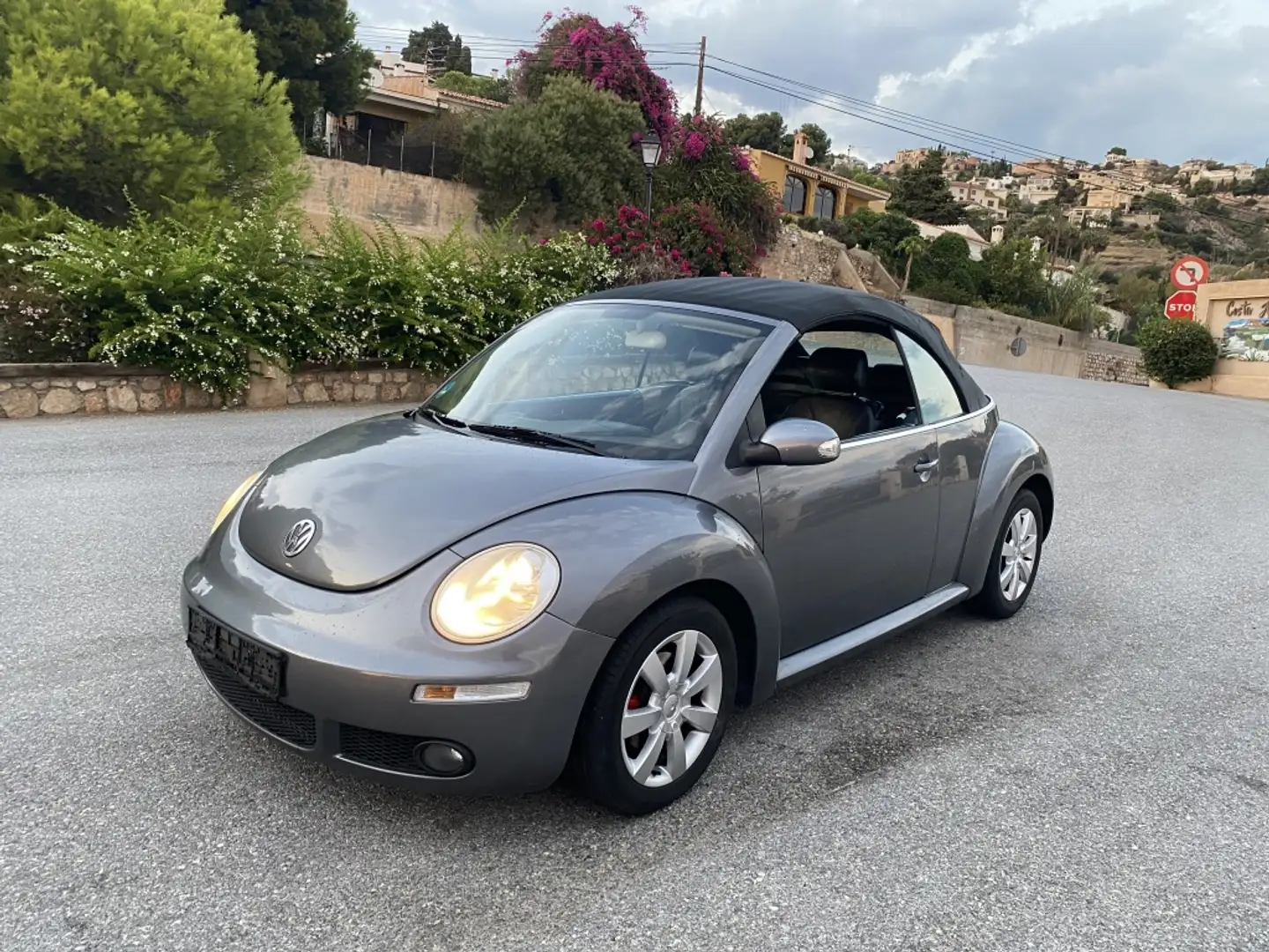 Volkswagen Beetle Cabrio. 1.9TDI Gris - 1