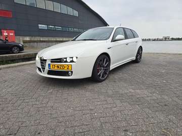 159 1.7 T Distinctive