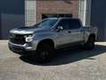 Chevrolet Silverado Trail Boss 6.2L V8 €58.900,-excl btw. Silber - thumbnail 1