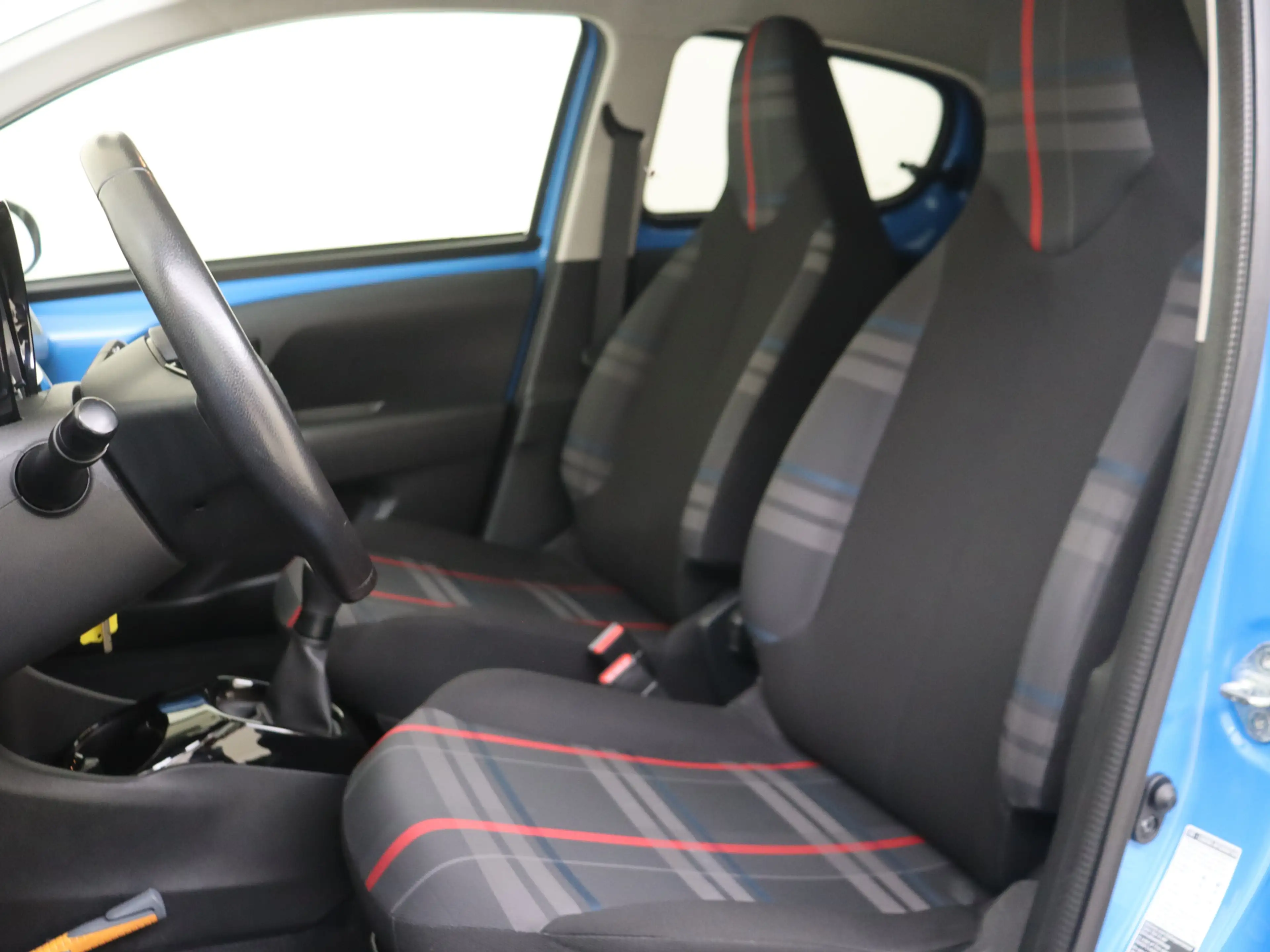 Peugeot 108 1.0 e-VTi Allure YP — photo 8