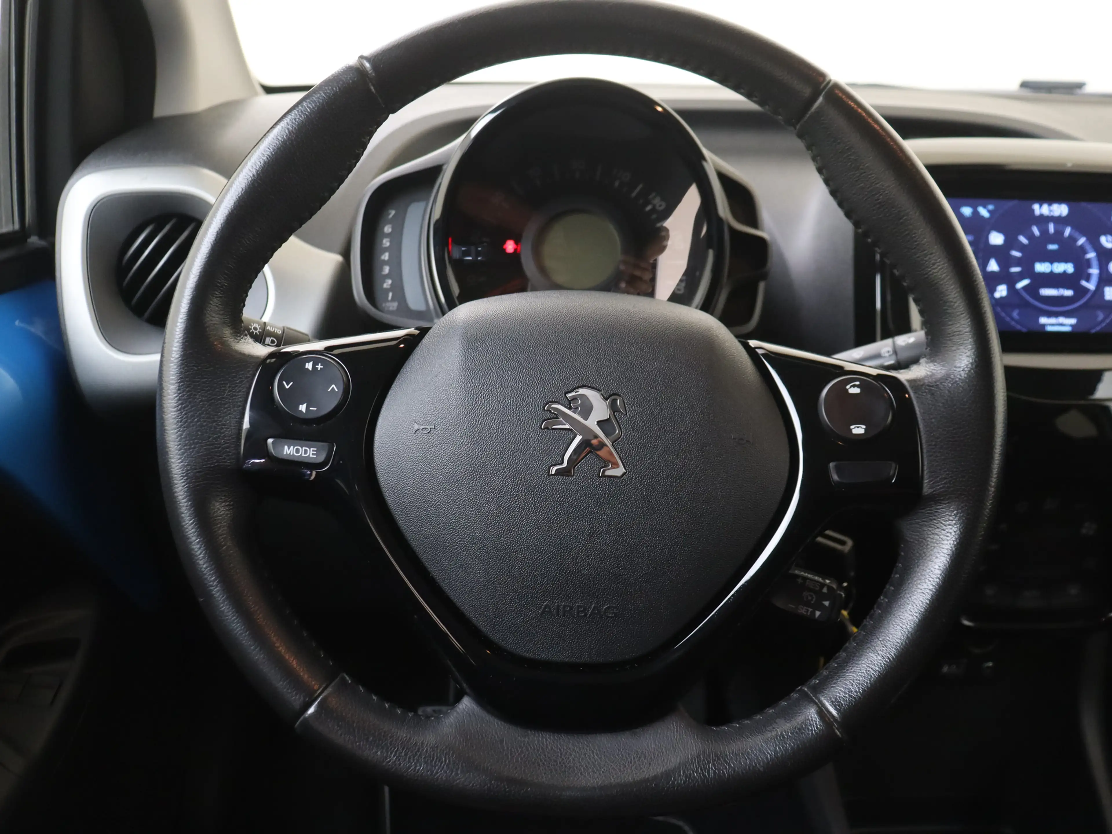 Peugeot 108 1.0 e-VTi Allure YP — photo 6