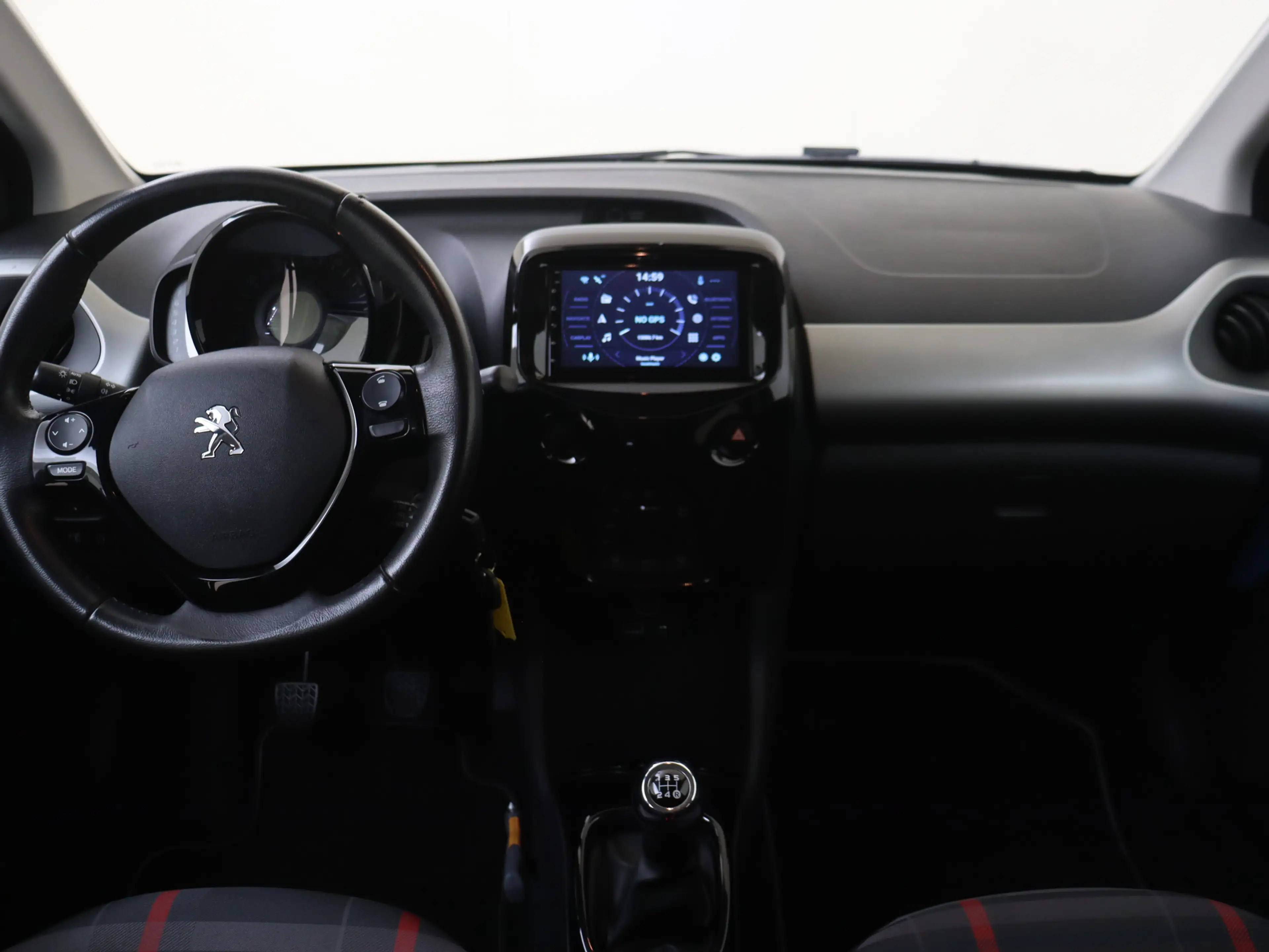 Peugeot 108 1.0 e-VTi Allure YP — photo 5