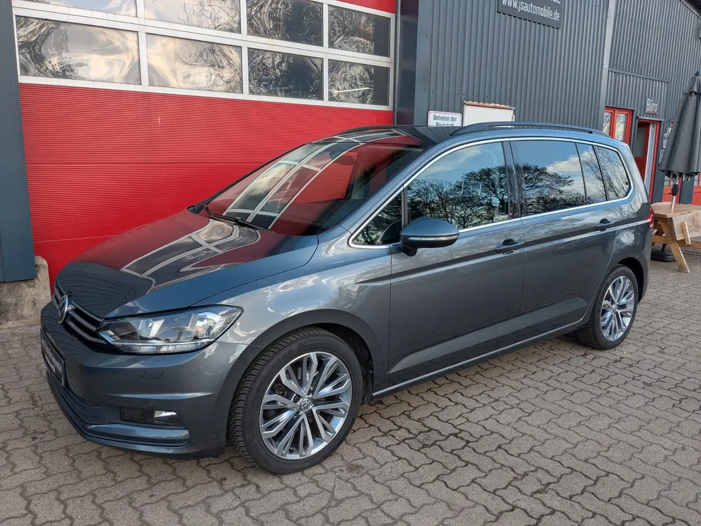 Volkswagen Touran Comfortline BMT/Start-Stopp 7 Sitzer 18" Grijs - 2