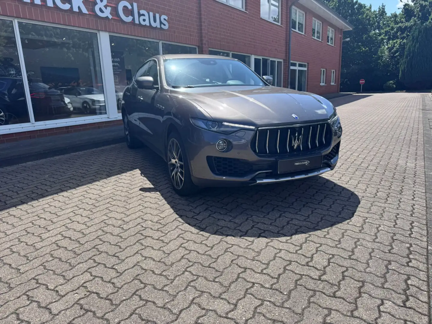 Maserati Levante 3.0 Q4 1 Hand Top Zustand Grau - 2