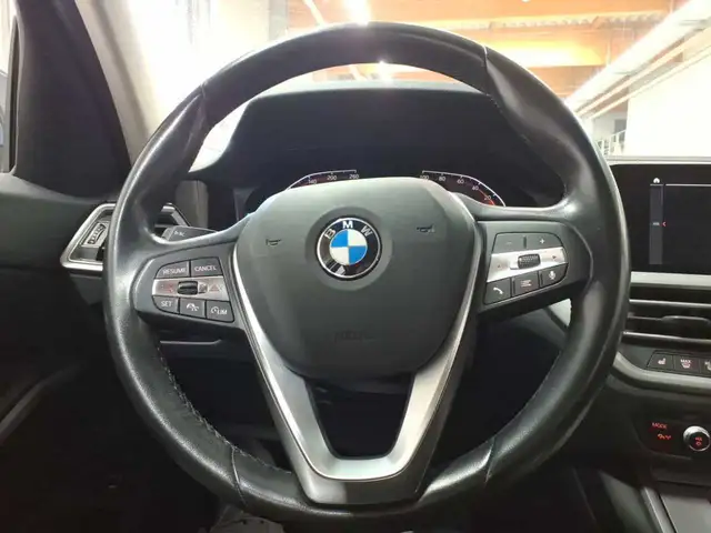 BMW 3 Series view 15