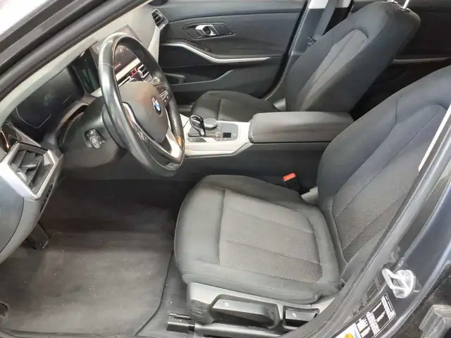 BMW 3 Series view 3