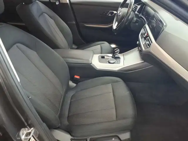 BMW 3 Series view 11