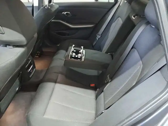 BMW 3 Series view 7