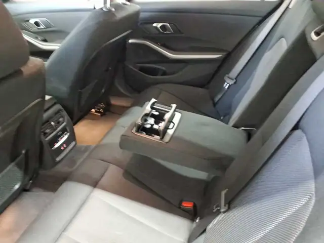 BMW 3 Series view 8