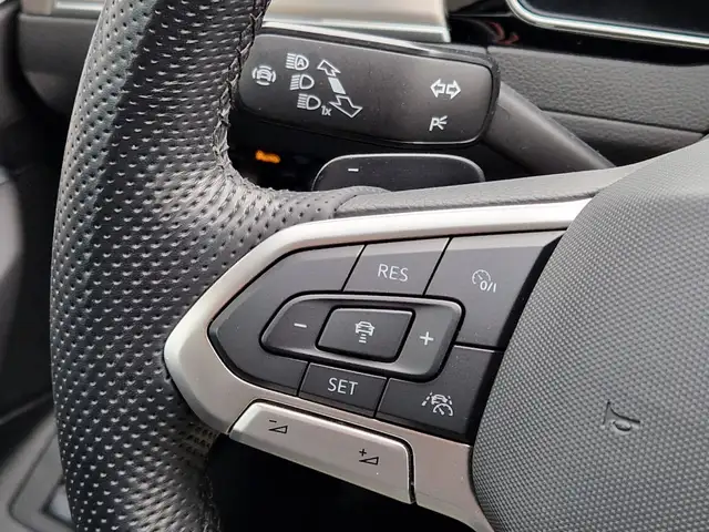 Volkswagen Passat view 11