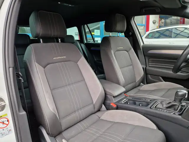 Volkswagen Passat view 8