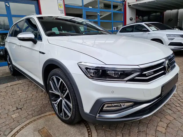 Volkswagen Passat view 2