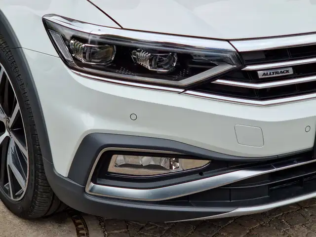 Volkswagen Passat view 6