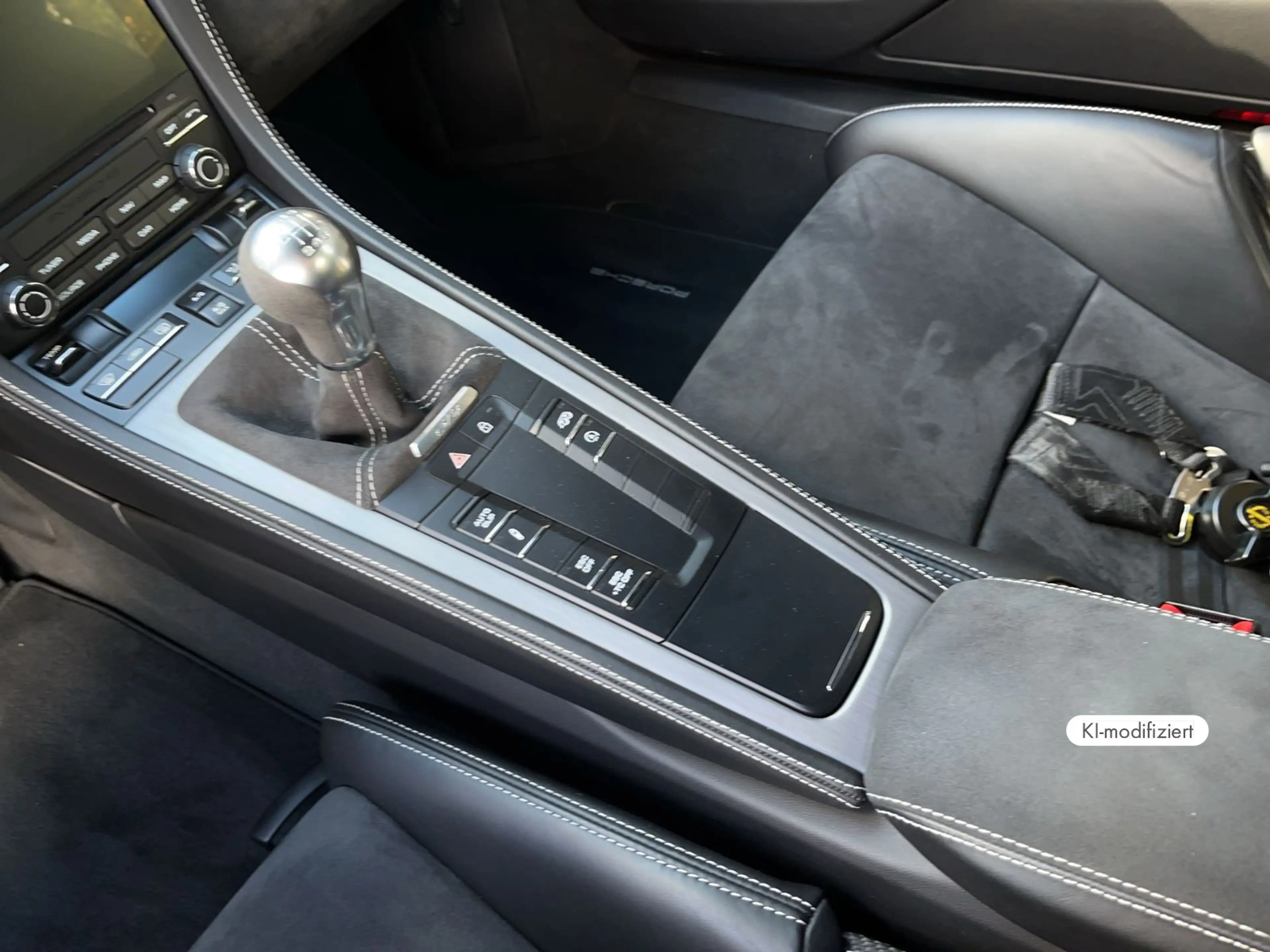 Porsche Cayman 718 GT4 — photo 14