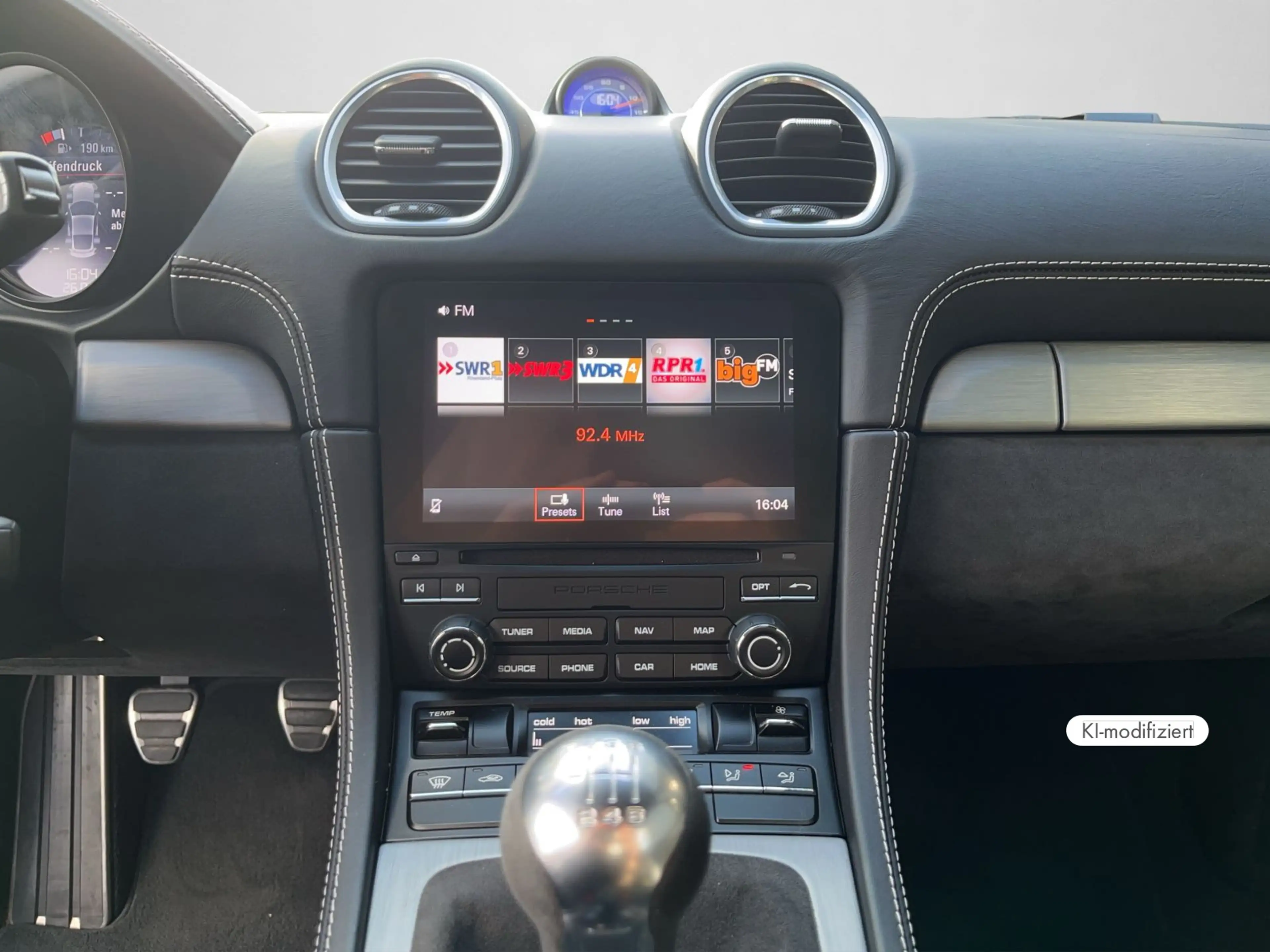 Porsche Cayman 718 GT4 — photo 15