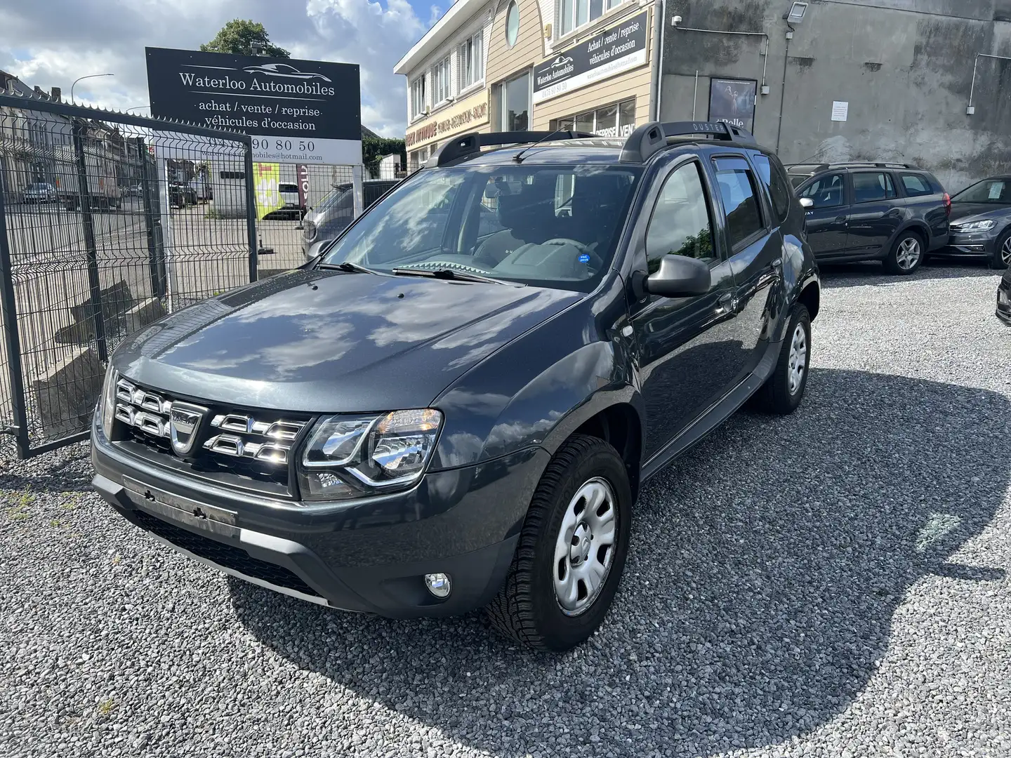 Dacia Duster 1.5 dCi 4x2  laureate AIRCO+capteur arrière. Grijs - 1
