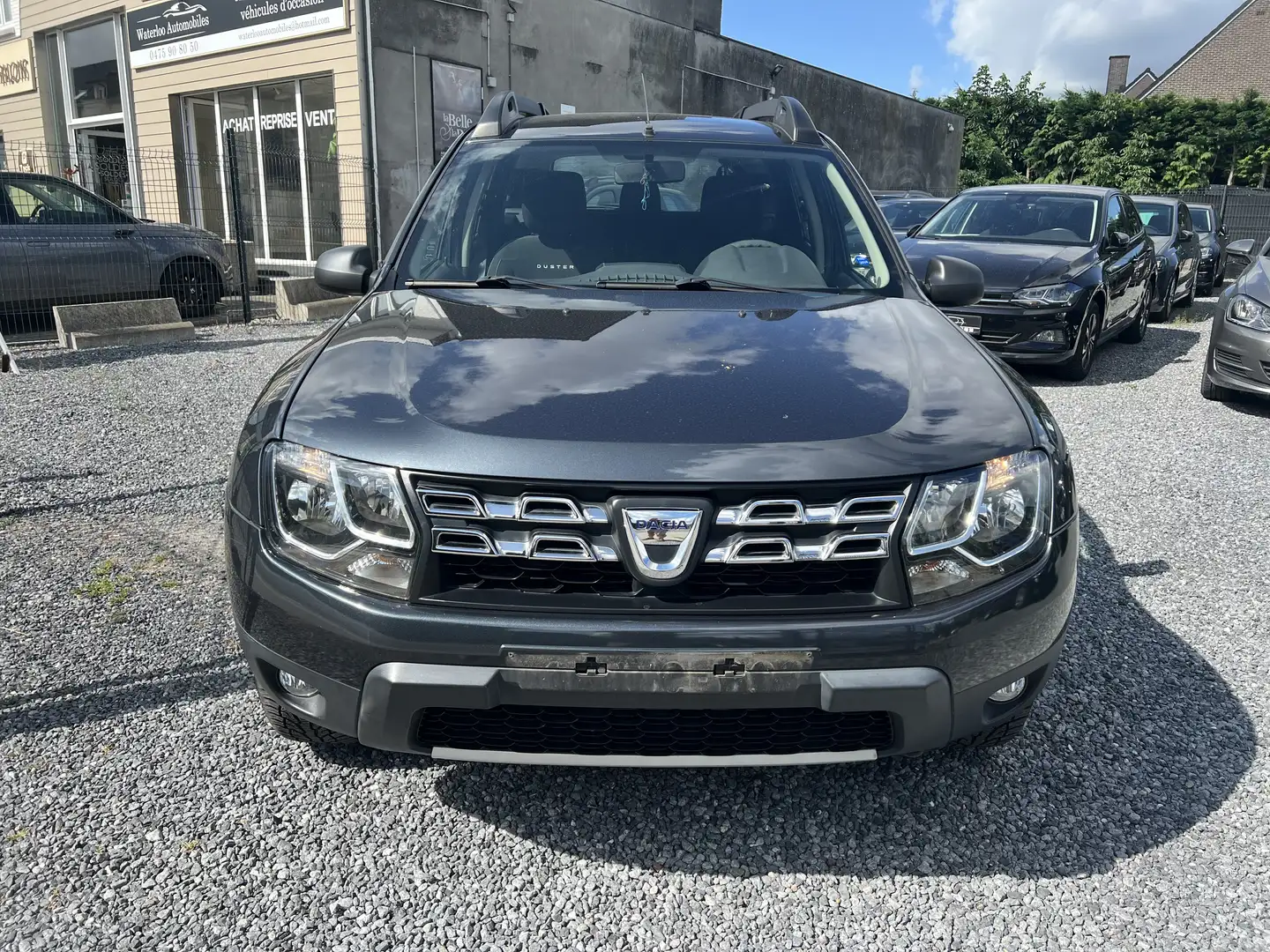 Dacia Duster 1.5 dCi 4x2  laureate AIRCO+capteur arrière. Grijs - 2