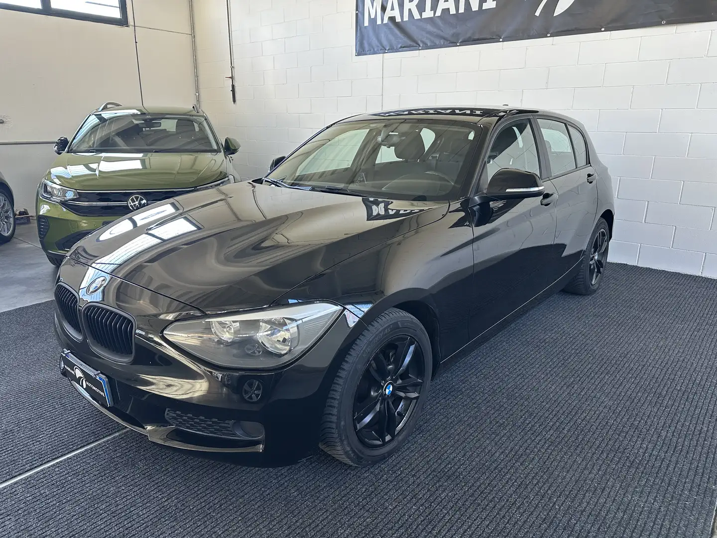 BMW 116 116d 5p Auto Schwarz - 2