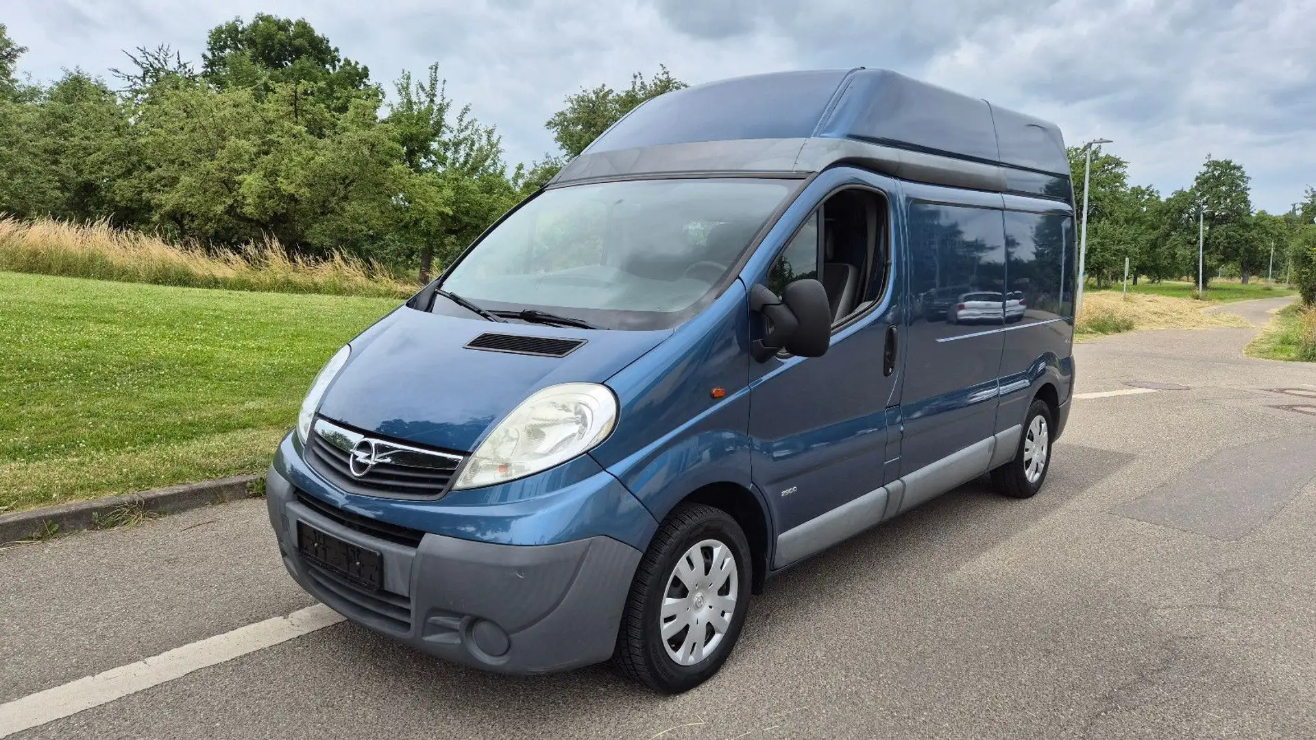 Opel Vivaro Kasten L2H2 3,0t/1.Hand/TÜV 06-2027 Bleu - 2