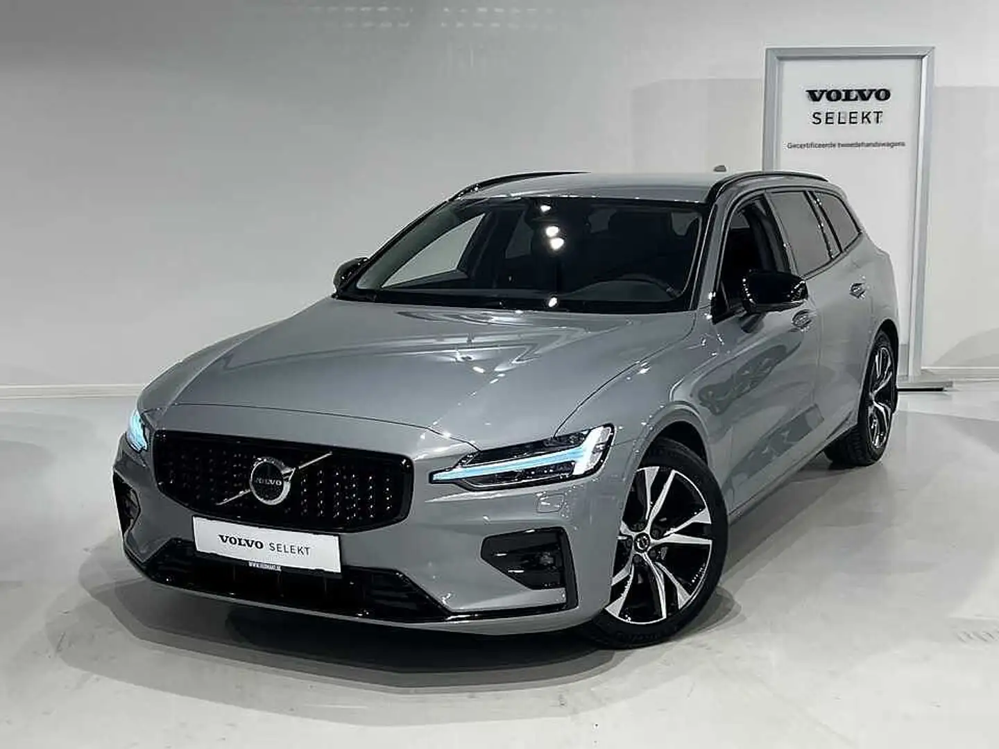 Volvo V60 B4 Mild Hybrid Dark Grijs - 1