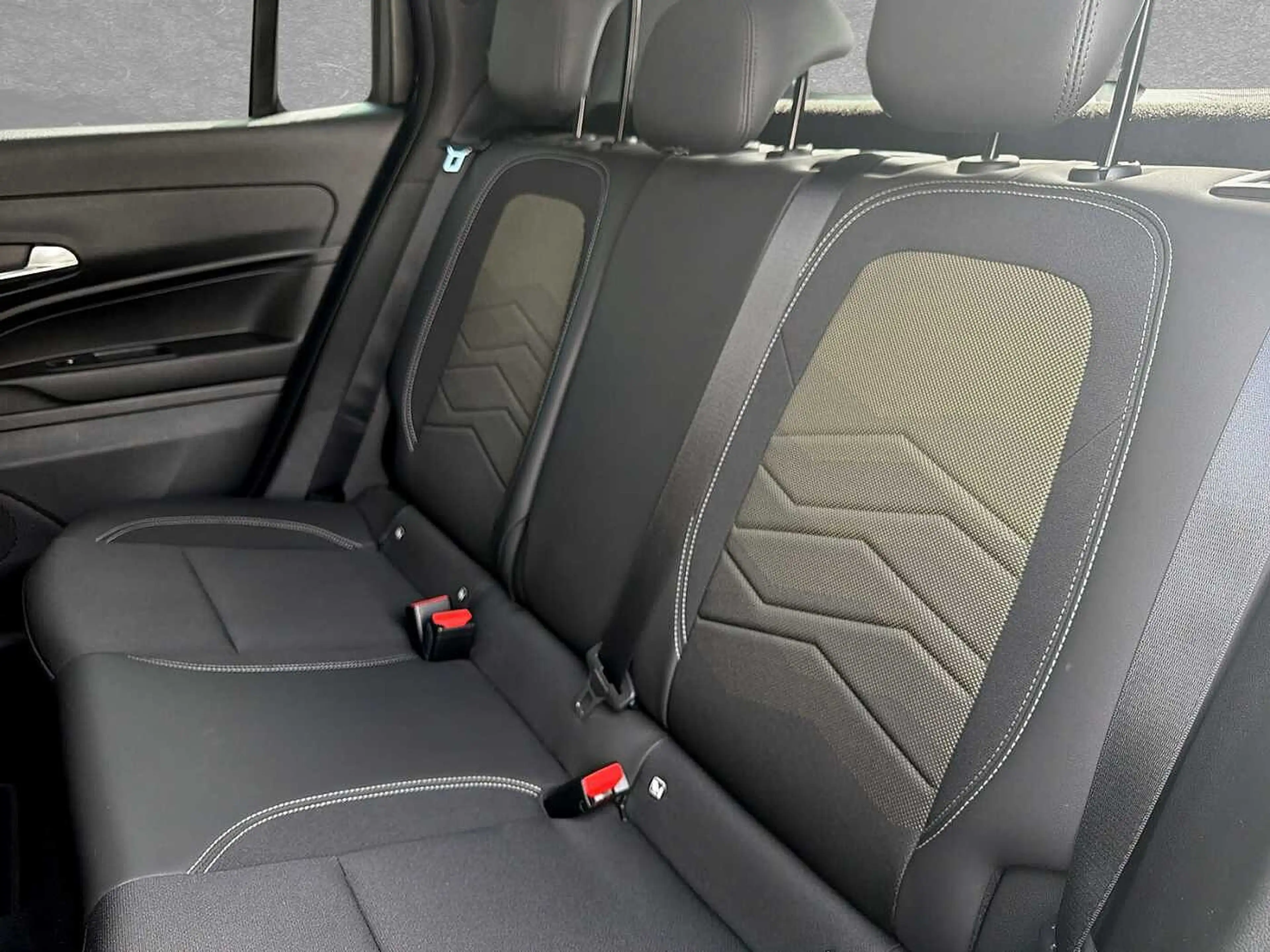 Jeep Avenger First Edition 54 kWh — photo 8