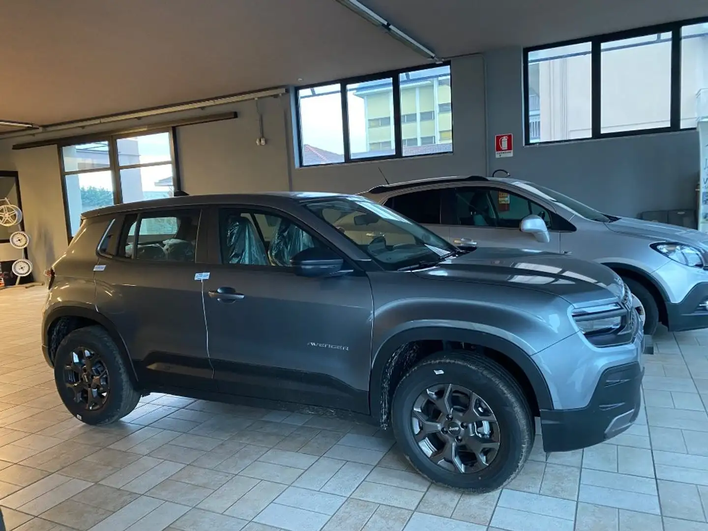 Jeep Avenger 1.2 Turbo Longitude Grijs - 2