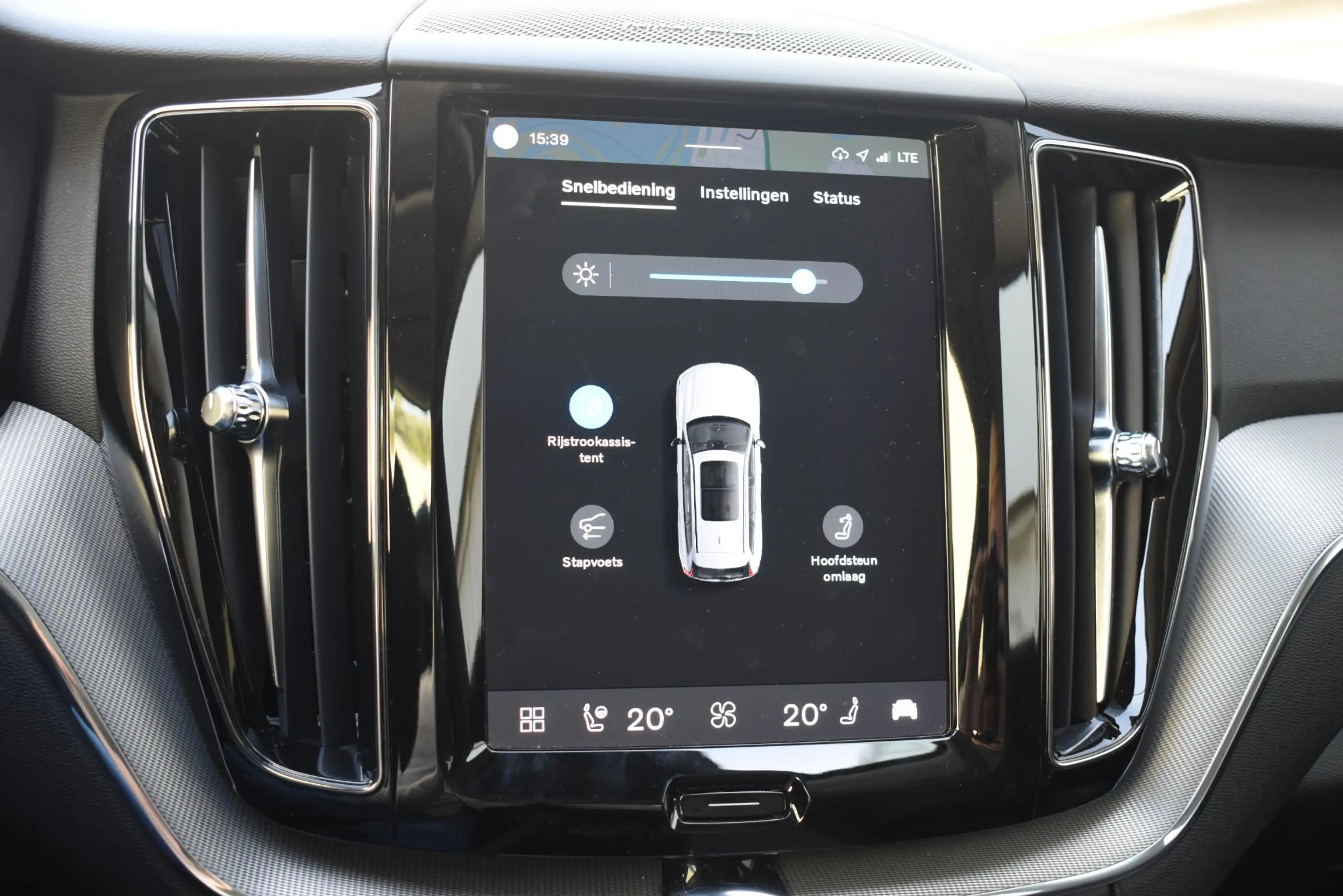Volvo XC60 T6 350PK Plug-in hybrid AWD Plus Bright / Adaptive — photo 31