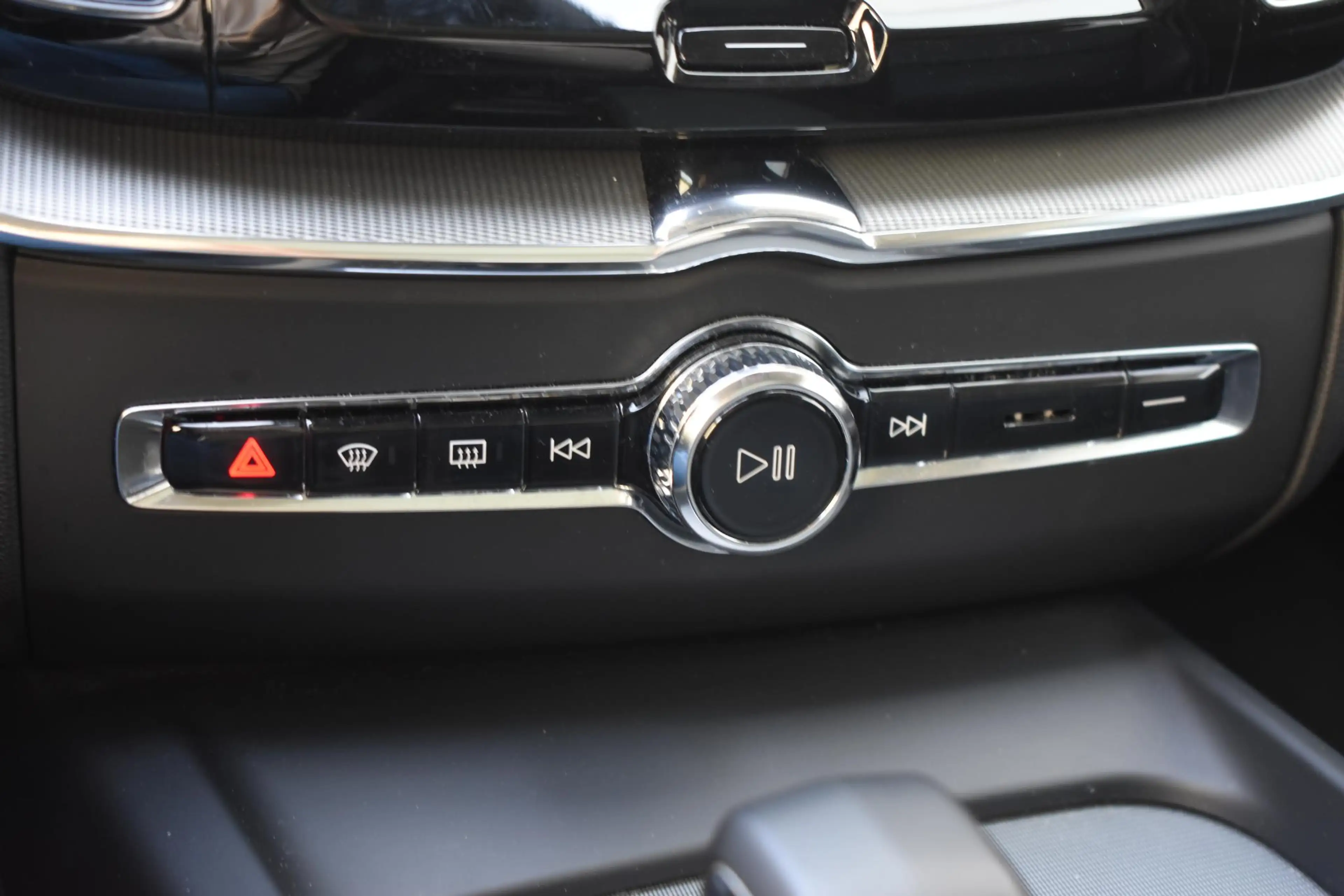 Volvo XC60 T6 350PK Plug-in hybrid AWD Plus Bright / Adaptive — photo 41