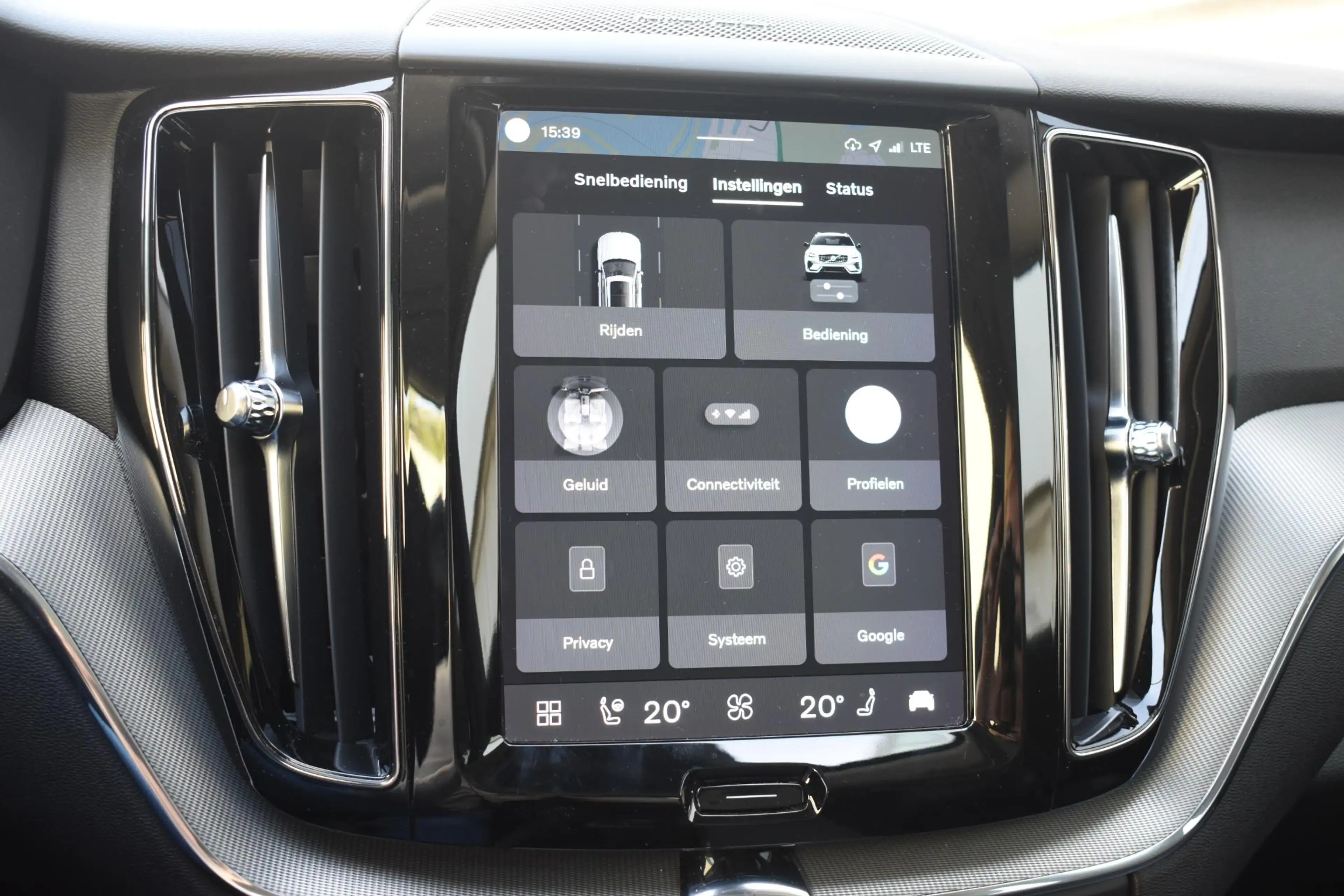 Volvo XC60 T6 350PK Plug-in hybrid AWD Plus Bright / Adaptive — photo 32