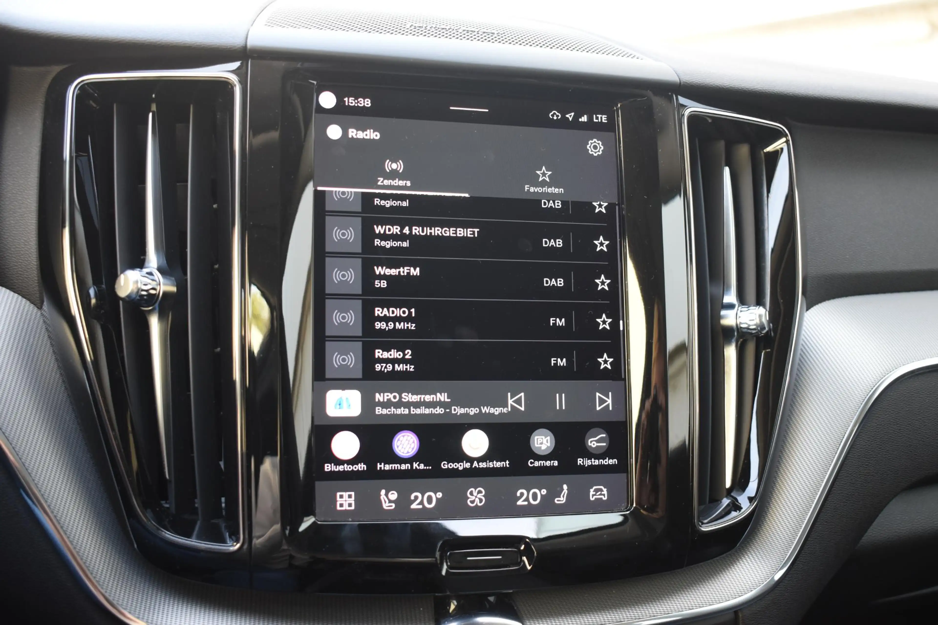 Volvo XC60 T6 350PK Plug-in hybrid AWD Plus Bright / Adaptive — photo 25