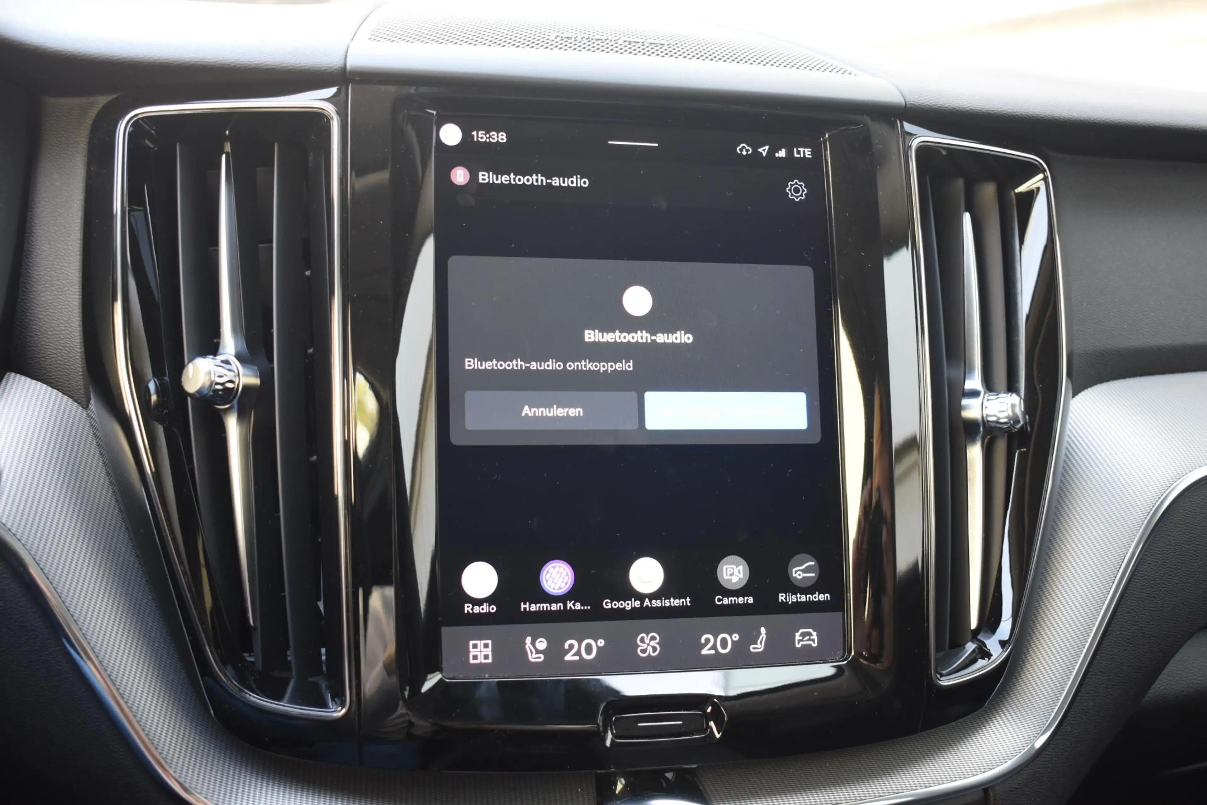 Volvo XC60 T6 350PK Plug-in hybrid AWD Plus Bright / Adaptive — photo 24