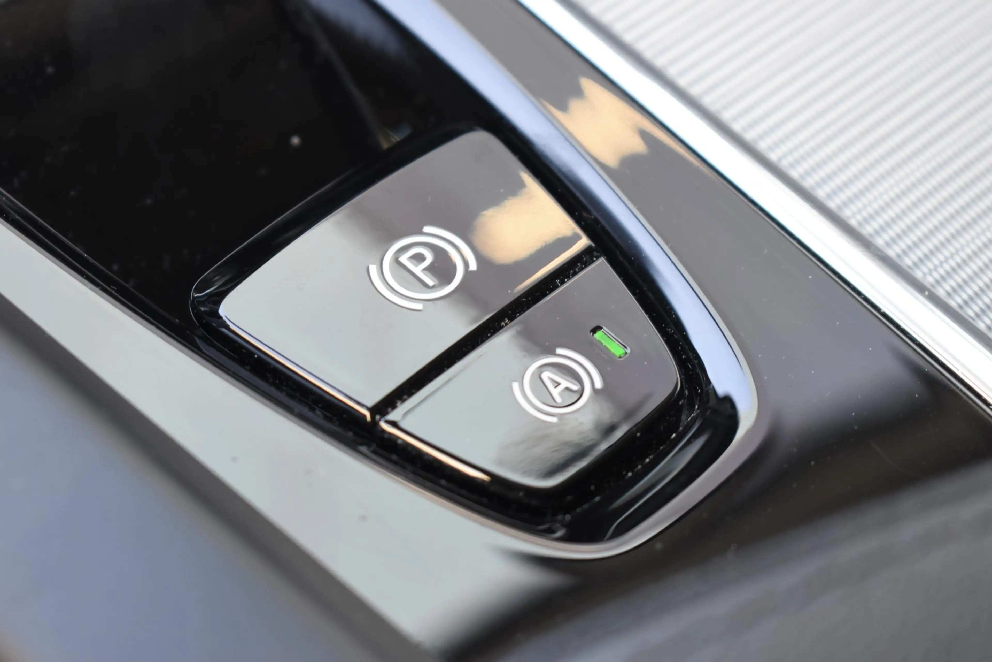 Volvo XC60 T6 350PK Plug-in hybrid AWD Plus Bright / Adaptive — photo 44