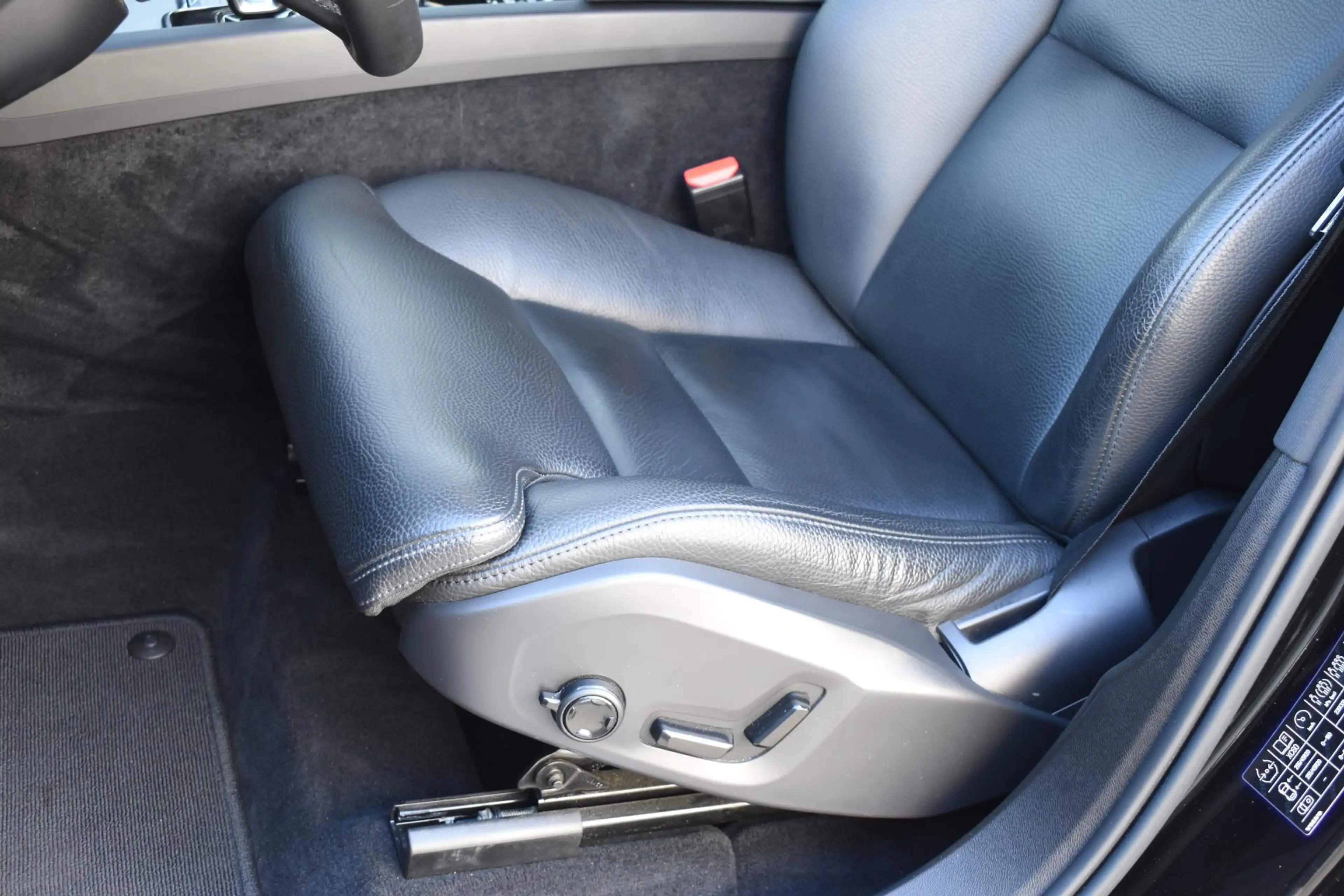 Volvo XC60 T6 350PK Plug-in hybrid AWD Plus Bright / Adaptive — photo 20