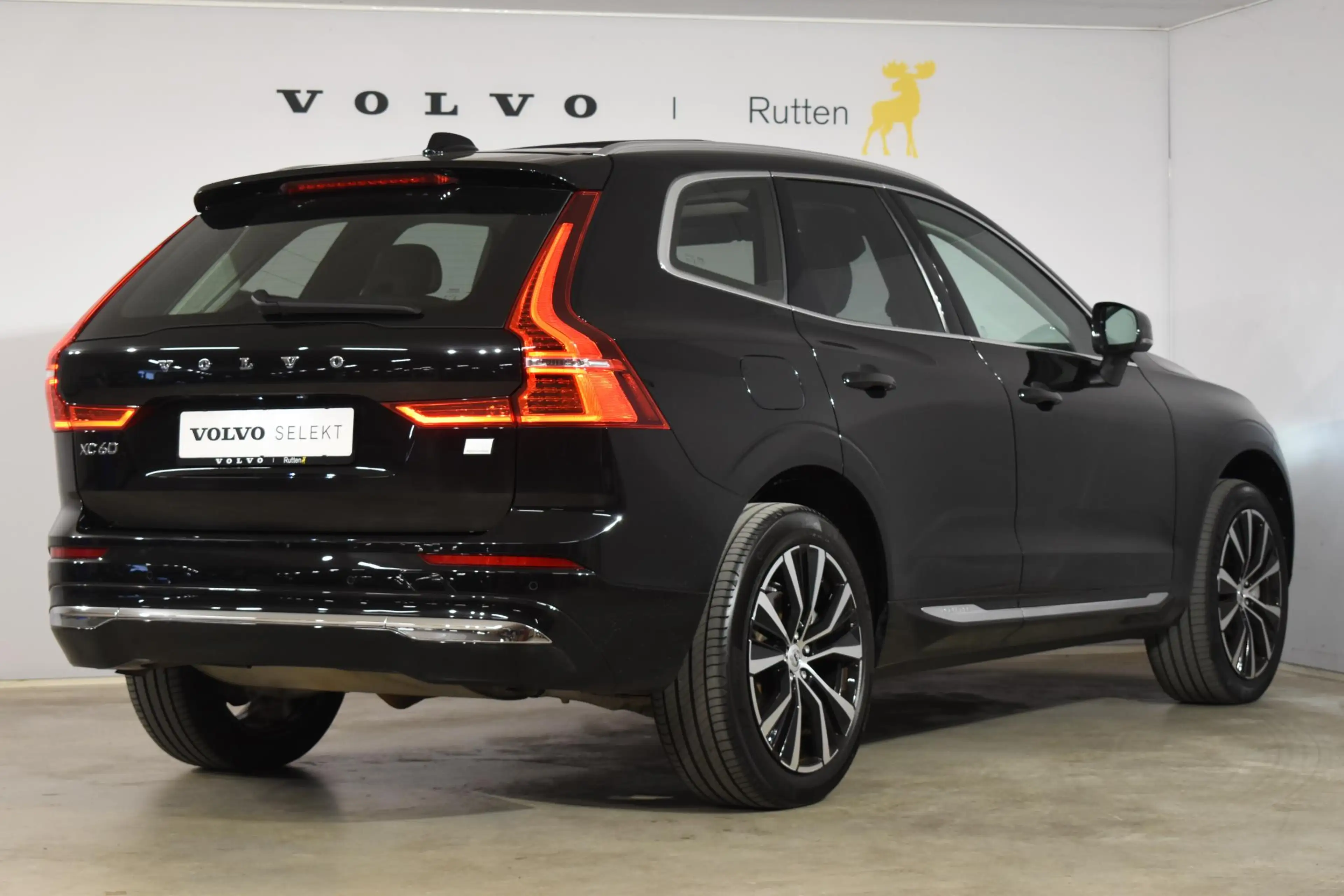 Volvo XC60 T6 350PK Plug-in hybrid AWD Plus Bright / Adaptive — photo 5