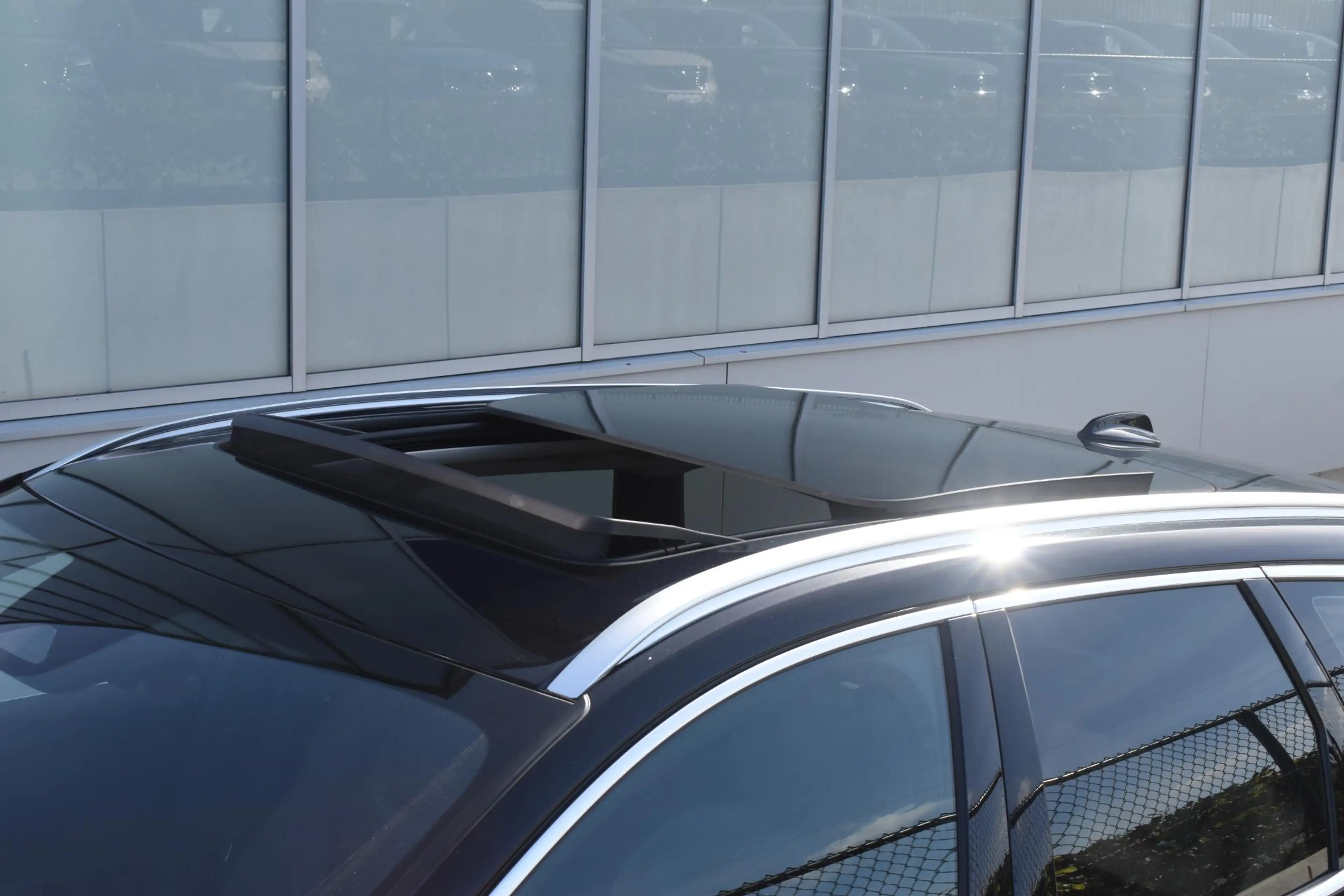 Volvo XC60 T6 350PK Plug-in hybrid AWD Plus Bright / Adaptive — photo 4