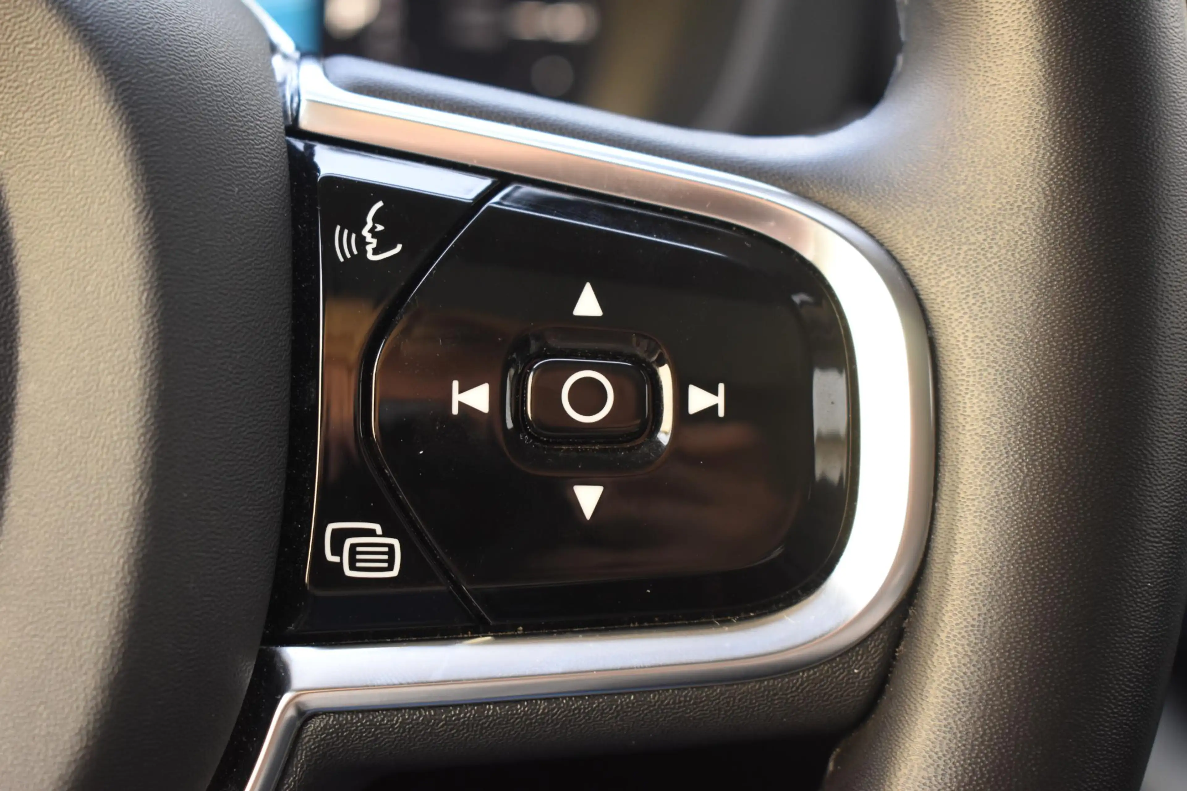 Volvo XC60 T6 350PK Plug-in hybrid AWD Plus Bright / Adaptive — photo 46