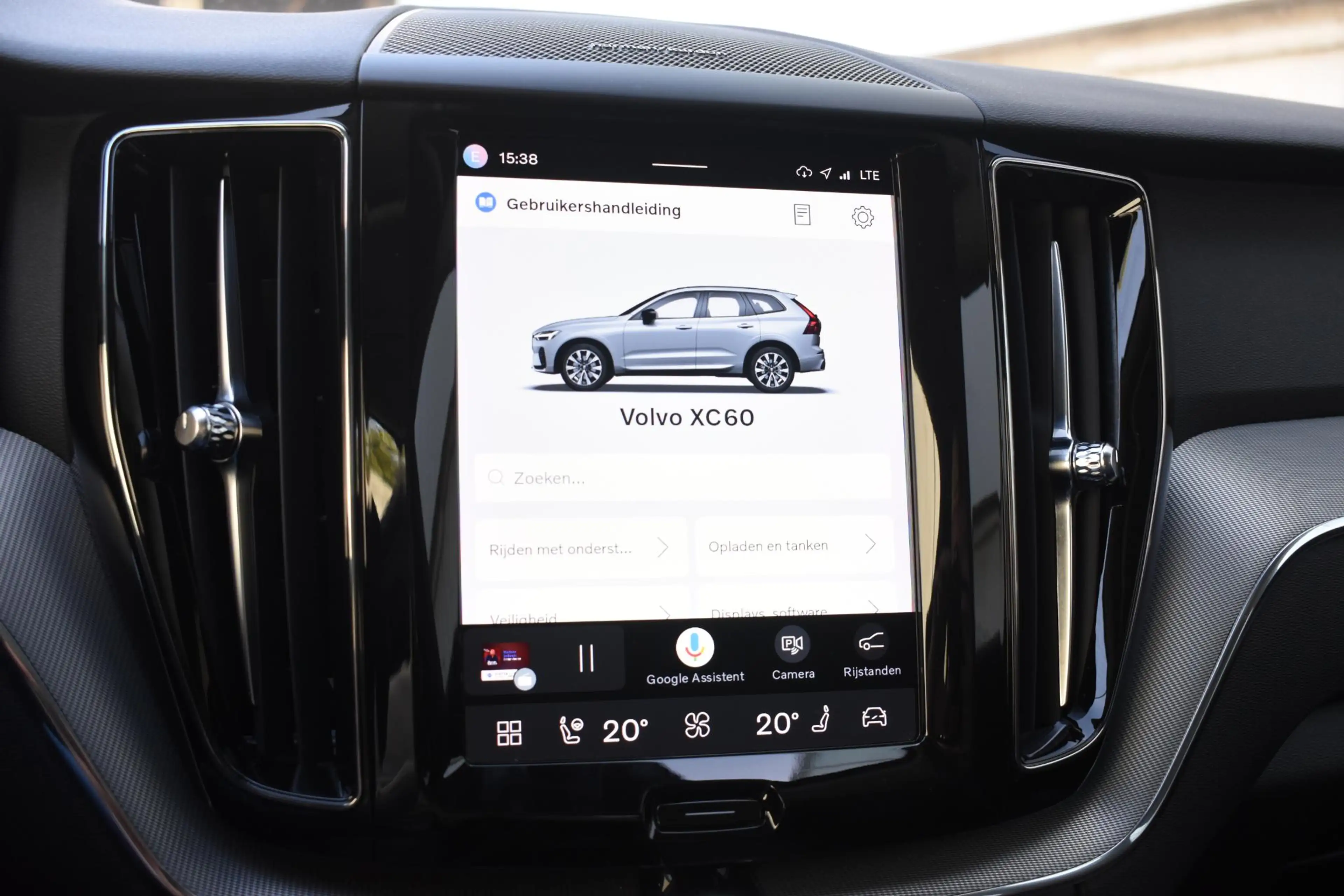 Volvo XC60 T6 350PK Plug-in hybrid AWD Plus Bright / Adaptive — photo 27