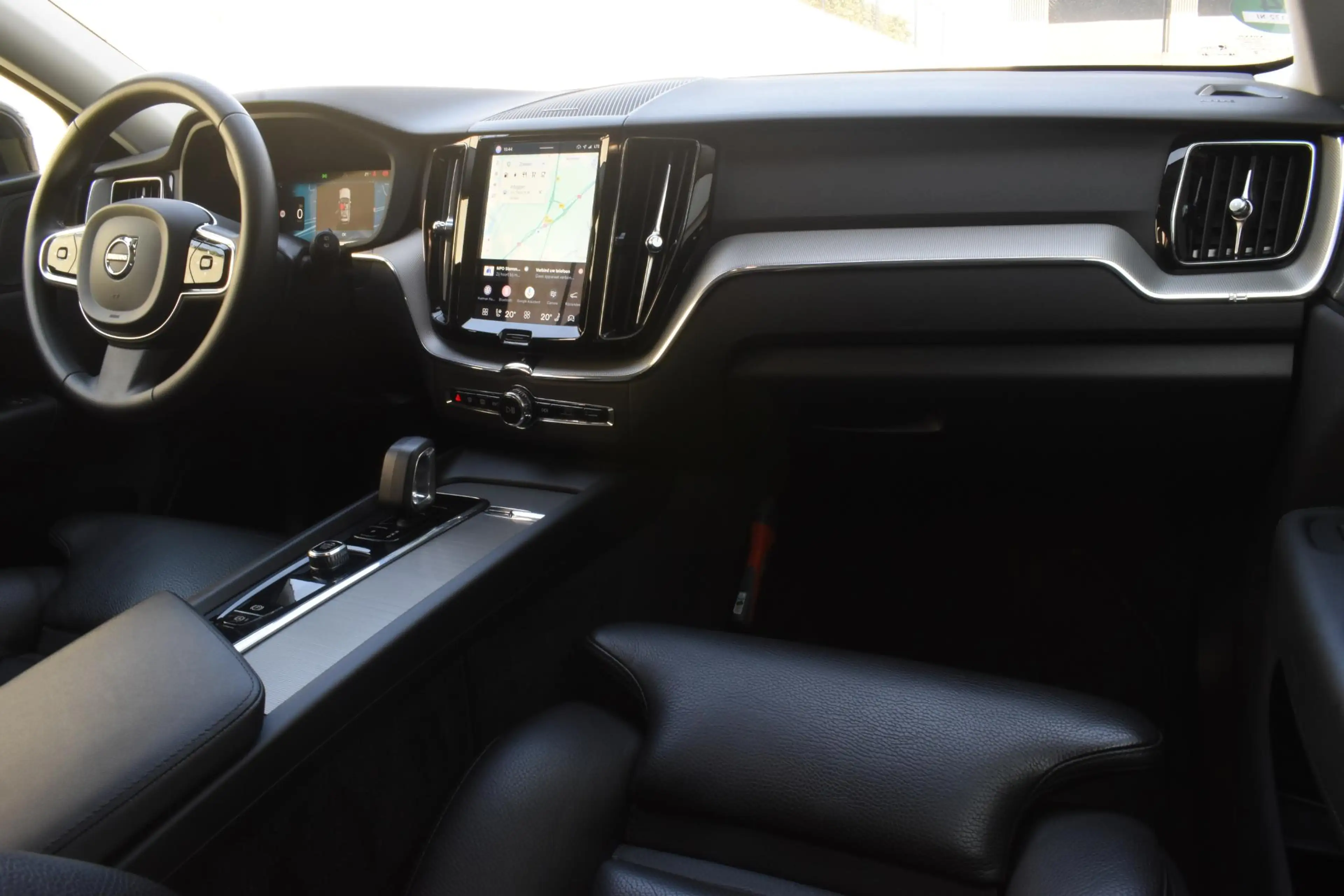 Volvo XC60 T6 350PK Plug-in hybrid AWD Plus Bright / Adaptive — photo 47