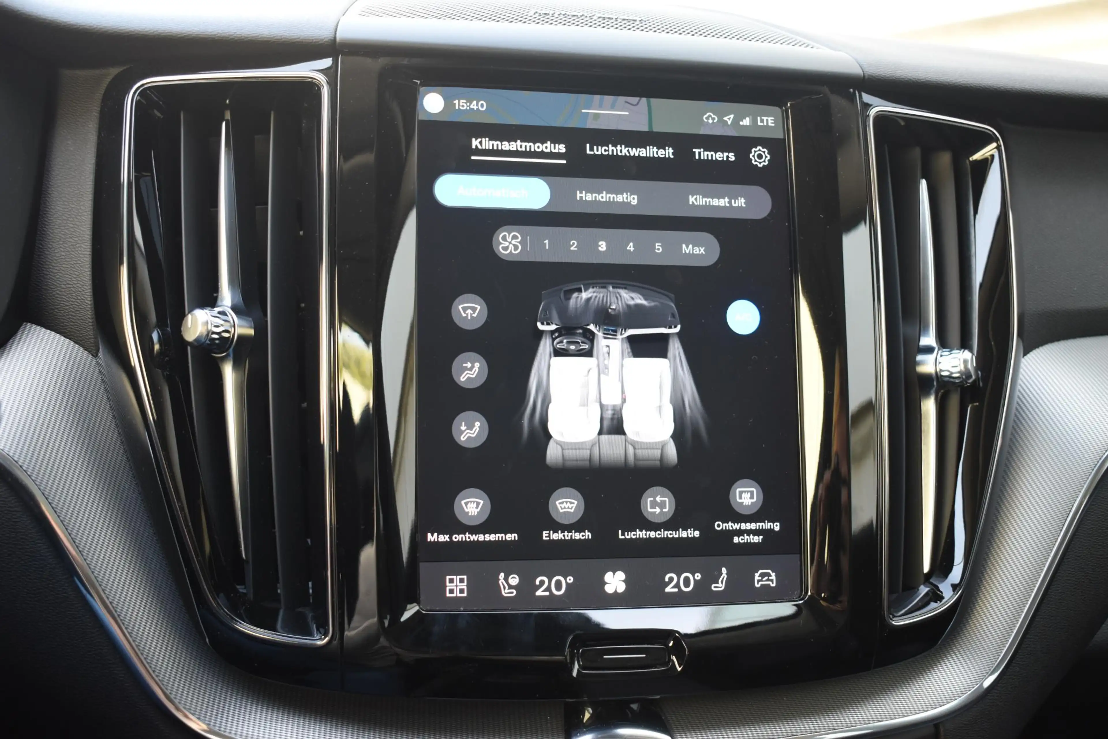Volvo XC60 T6 350PK Plug-in hybrid AWD Plus Bright / Adaptive — photo 37