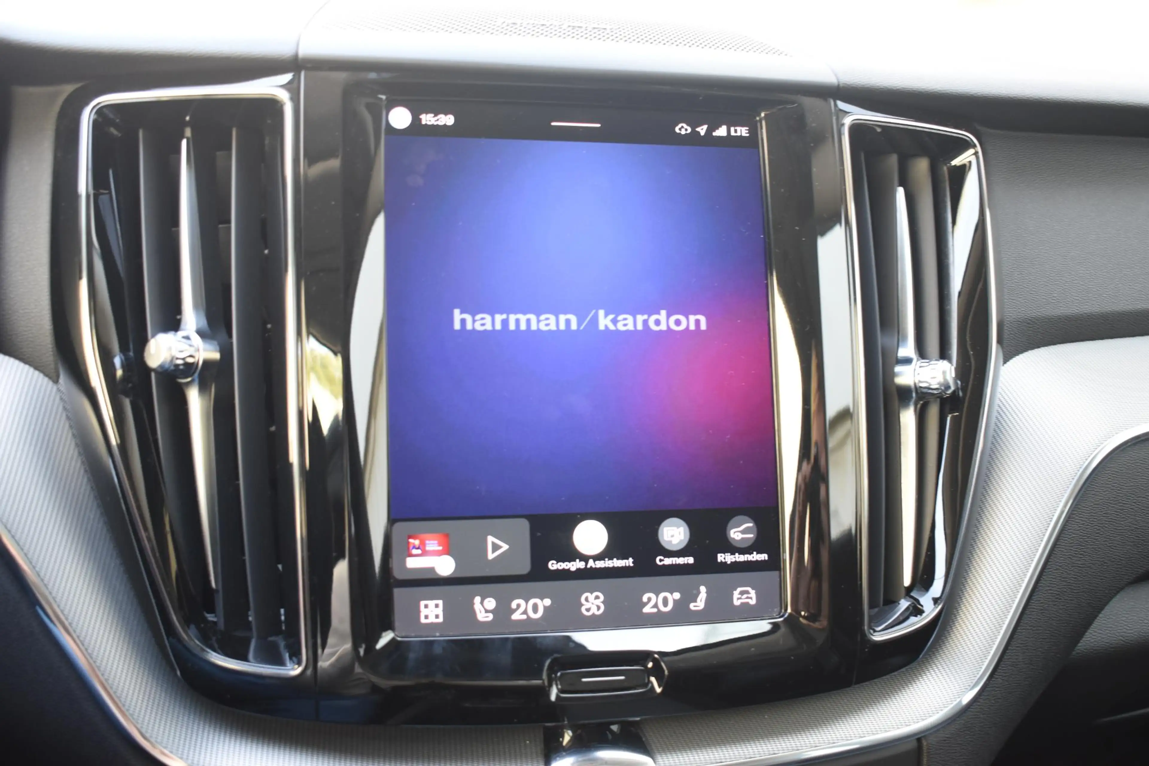 Volvo XC60 T6 350PK Plug-in hybrid AWD Plus Bright / Adaptive — photo 28