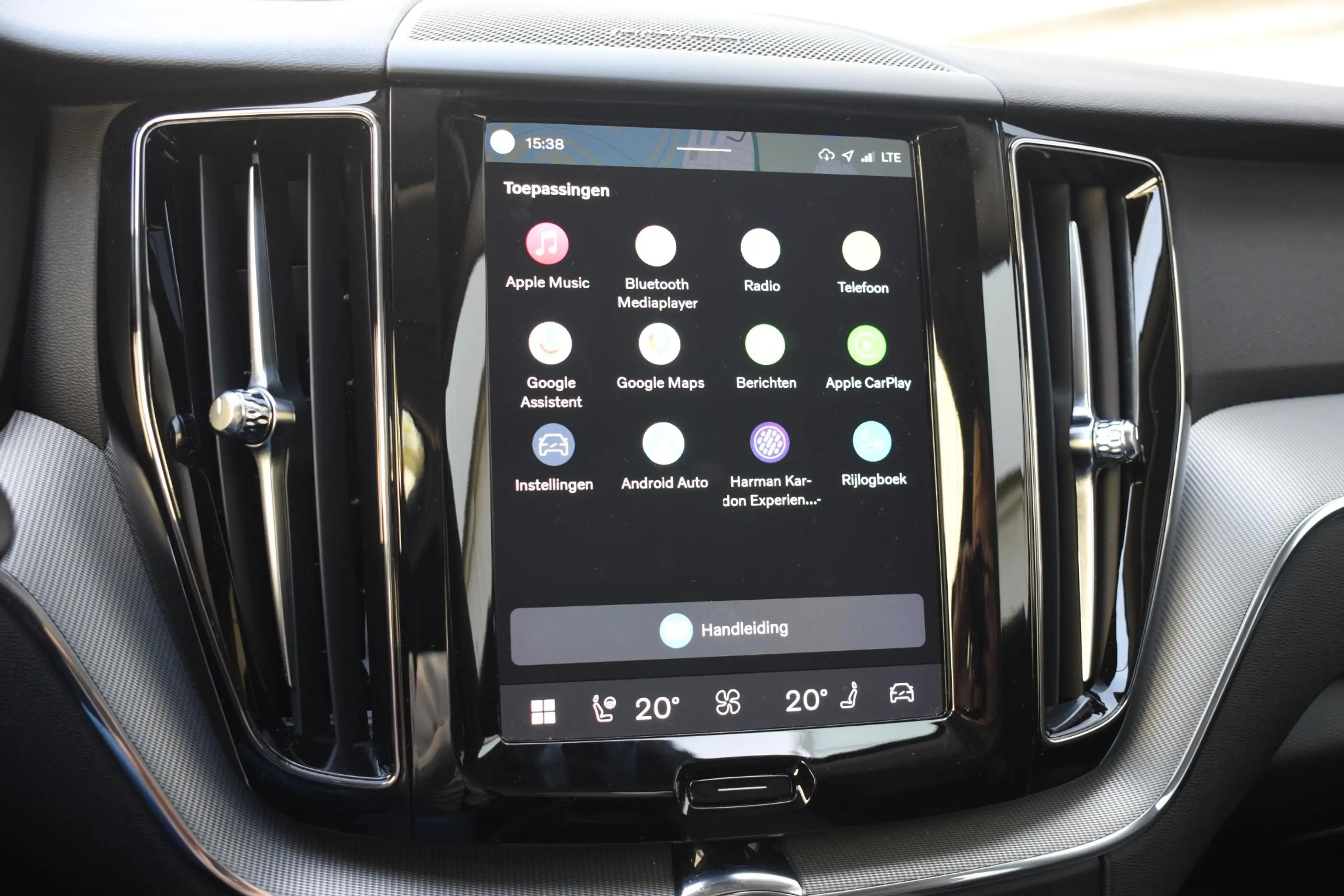 Volvo XC60 T6 350PK Plug-in hybrid AWD Plus Bright / Adaptive — photo 23
