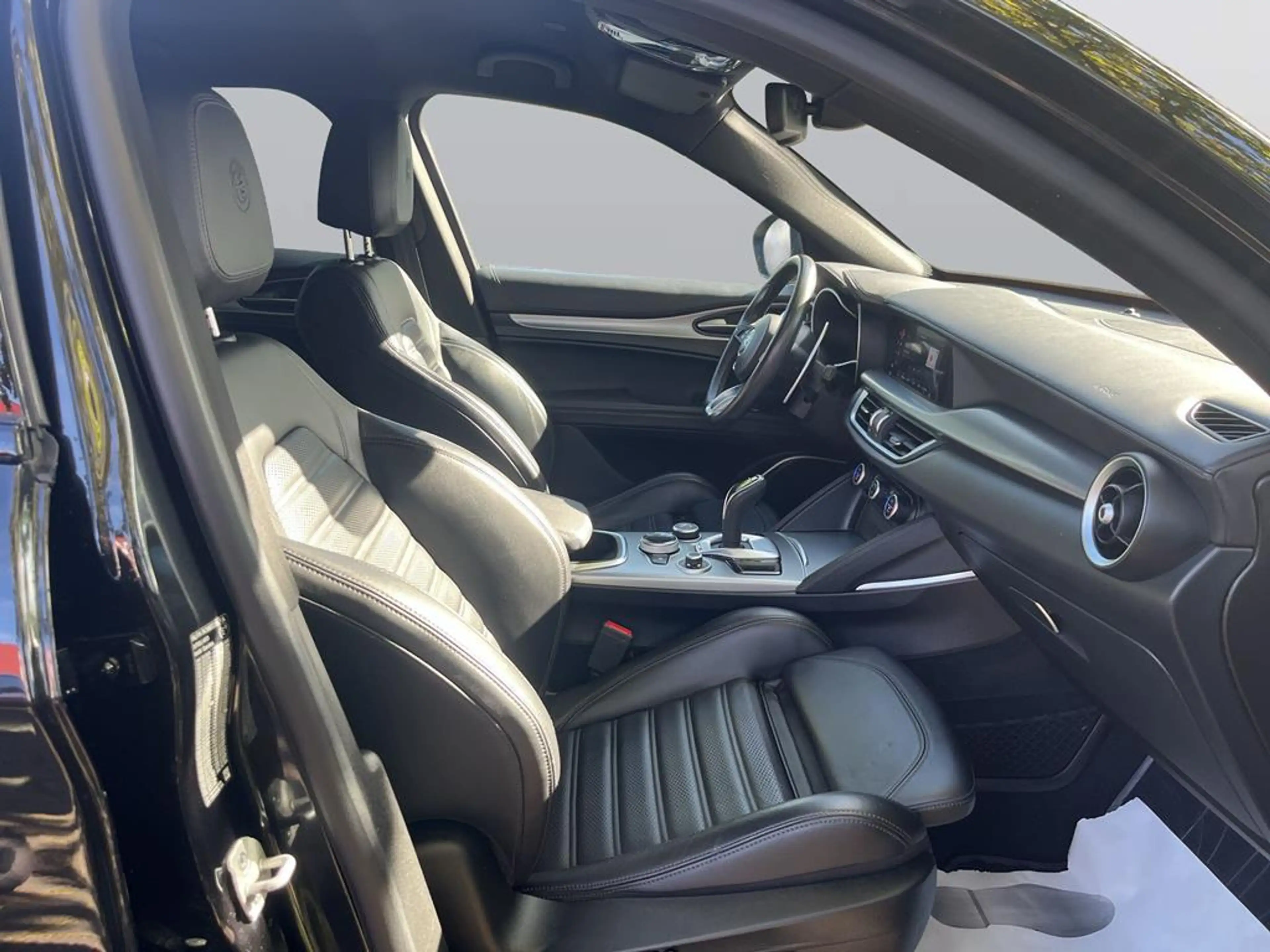 Alfa Romeo Stelvio (630) Veloce Q4 — photo 13