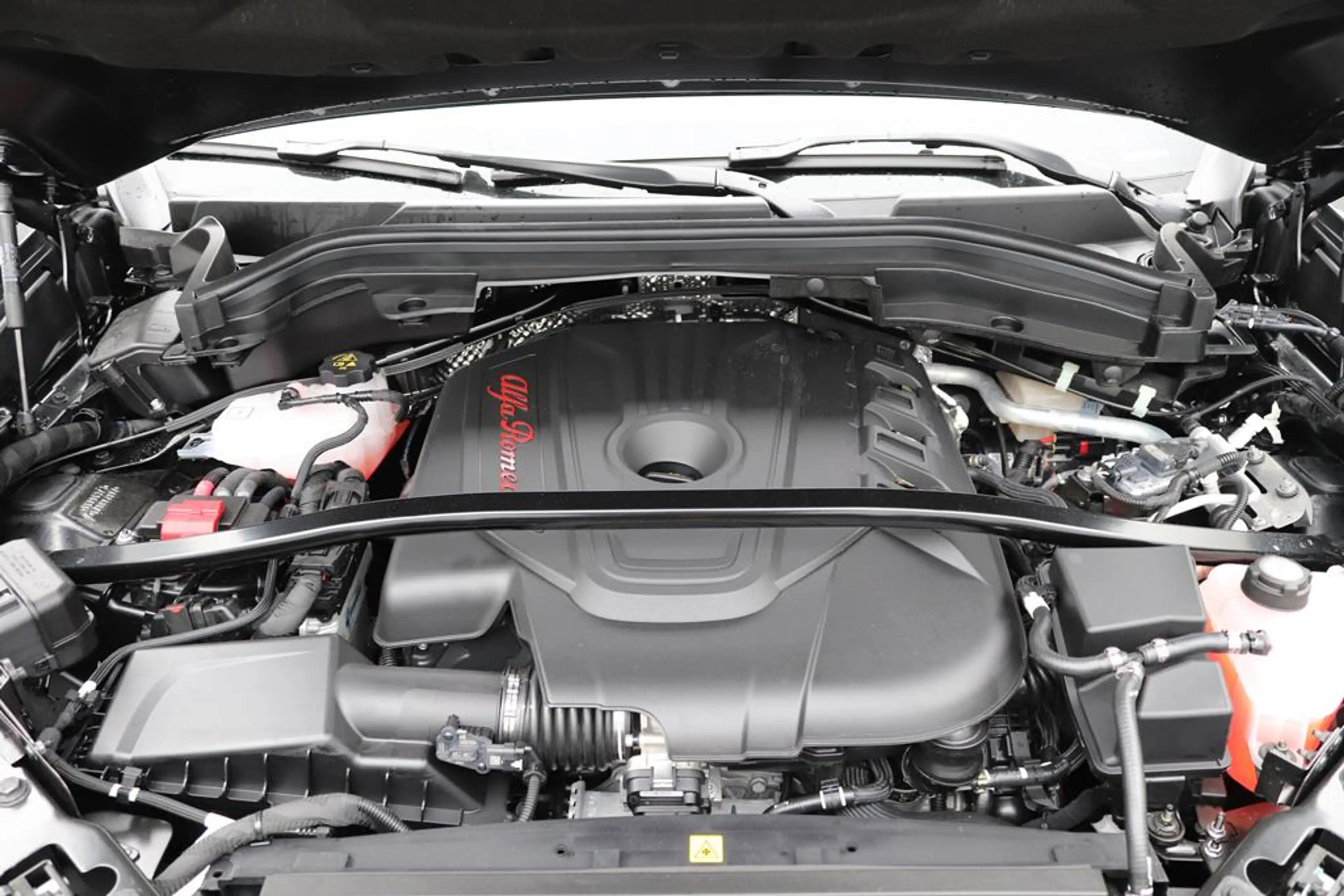 Alfa Romeo Stelvio (630) Veloce Q4 — photo 17