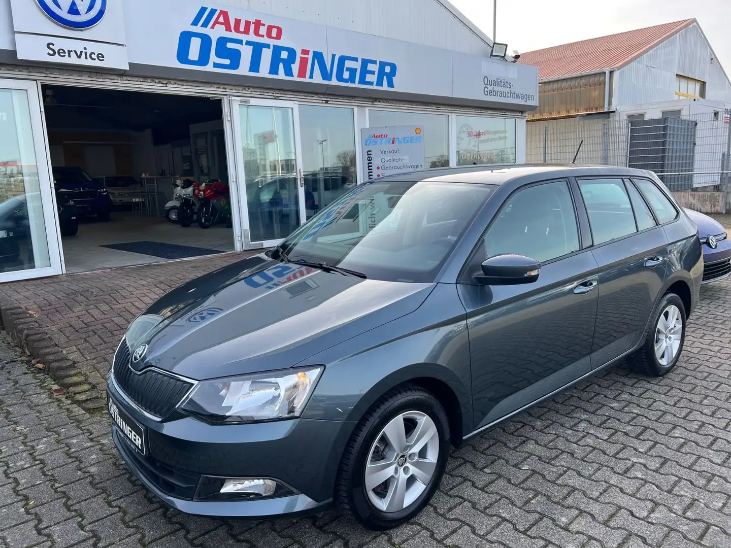 Skoda Fabia Combi Ambition 1,2 TSI SCHECKHEFT NAVI PDC Gris - 1