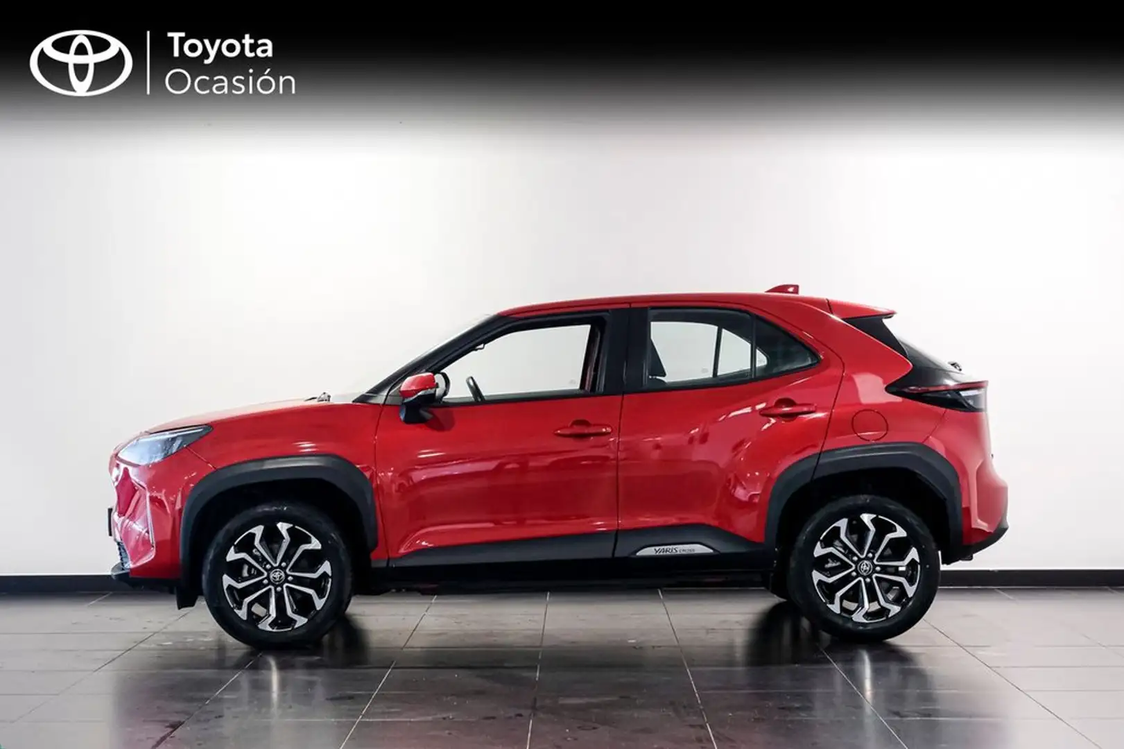 Toyota Yaris Cross 120H Active Tech Rojo - 2