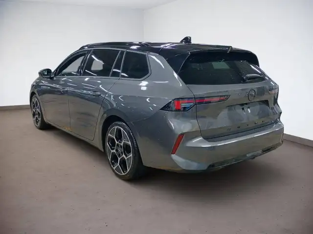 Opel Astra view 4